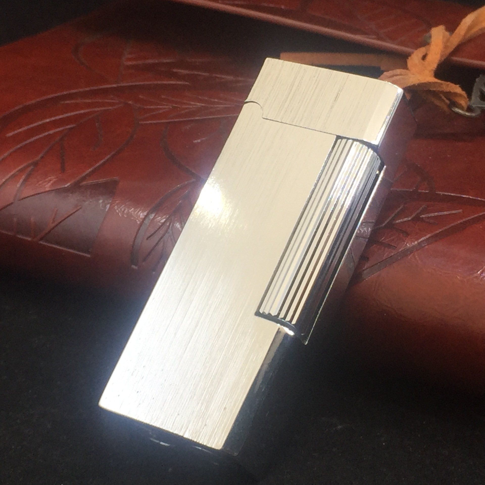 礼盒装德瑞银拉丝窄版砂轮火石打火机