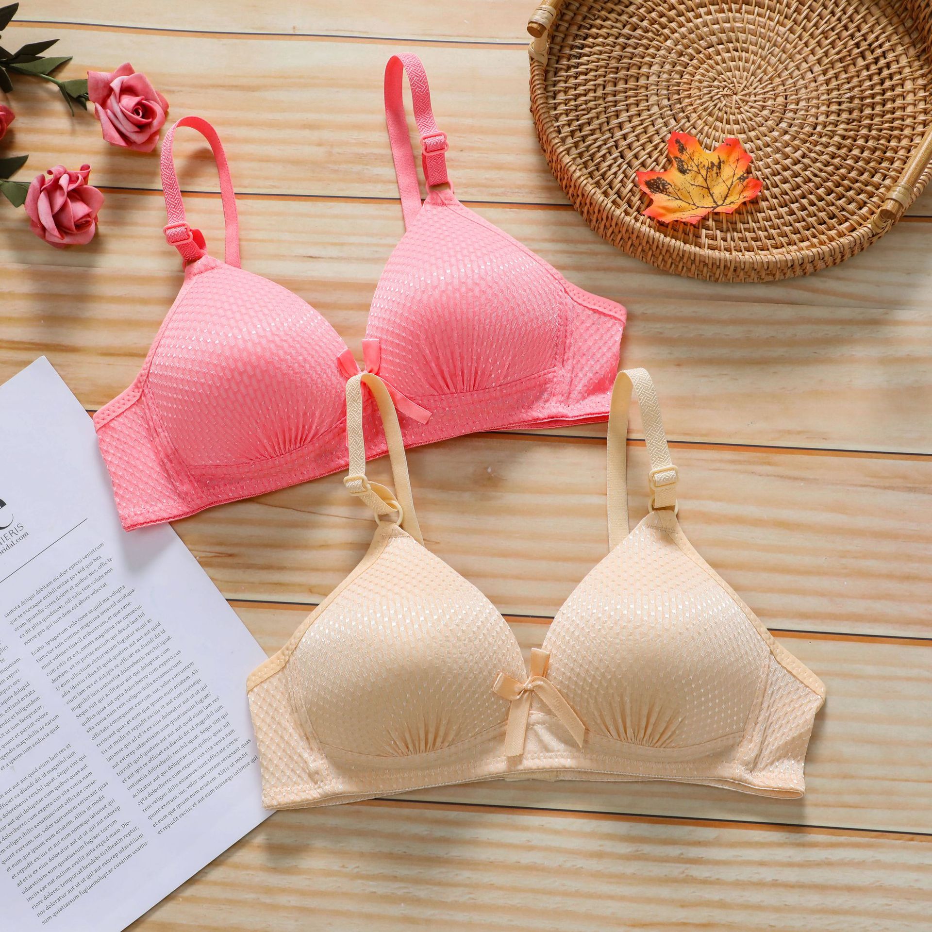 新款内衣女薄款大胸显小纯色简约型无钢圈光面透气青春少女文胸