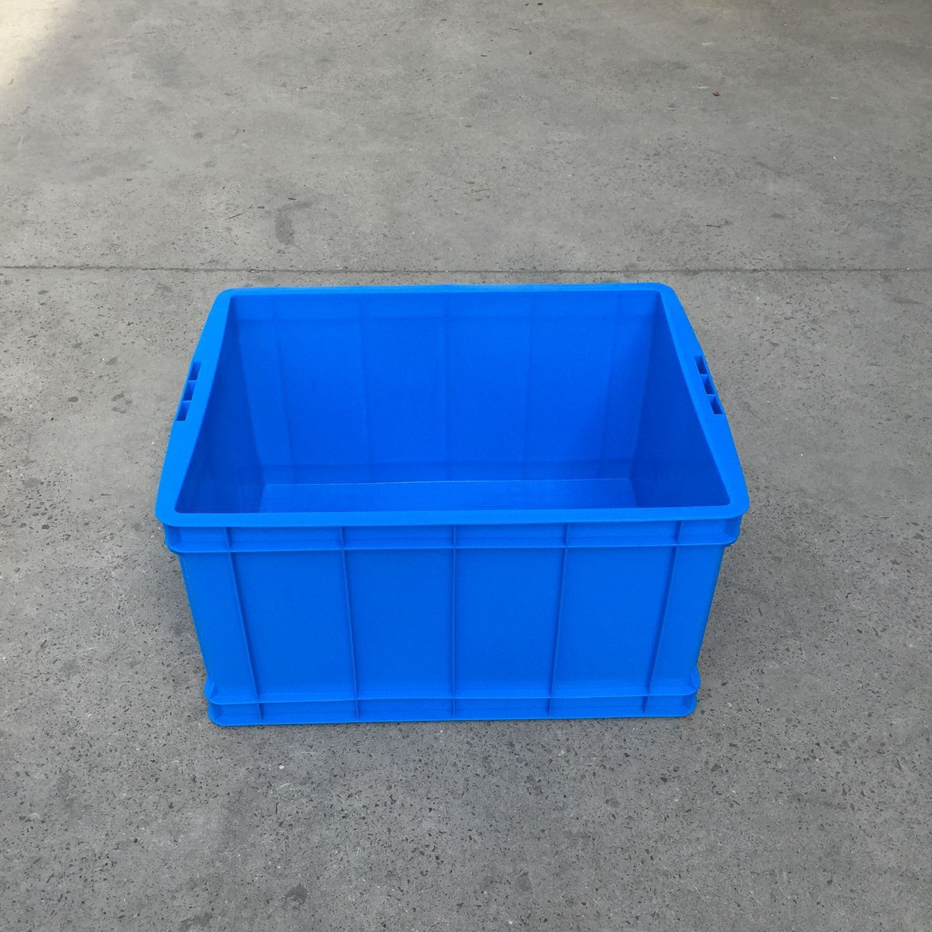 塑料周转箱大号700-390塑胶中转箱蓝色pe周转箱带盖物流运输框