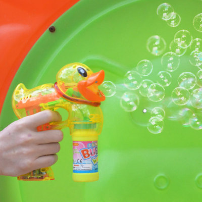 网红款勇敢的鸭子电动泡泡枪玩具热销泡泡水炫彩灯光音乐工厂直销