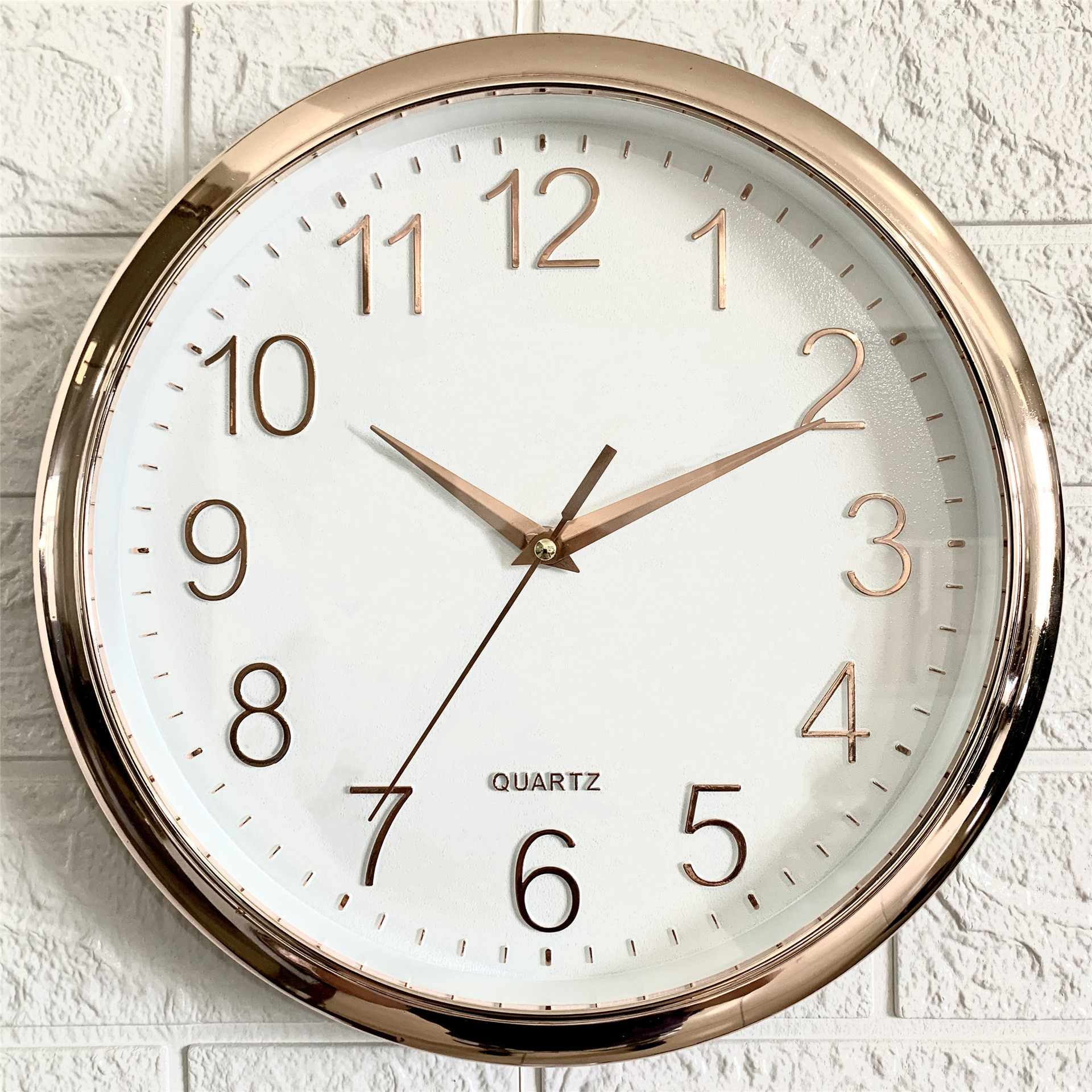 现代简约挂钟11寸客厅钟表静音塑料石英钟广告礼品钟钟面定制厂家