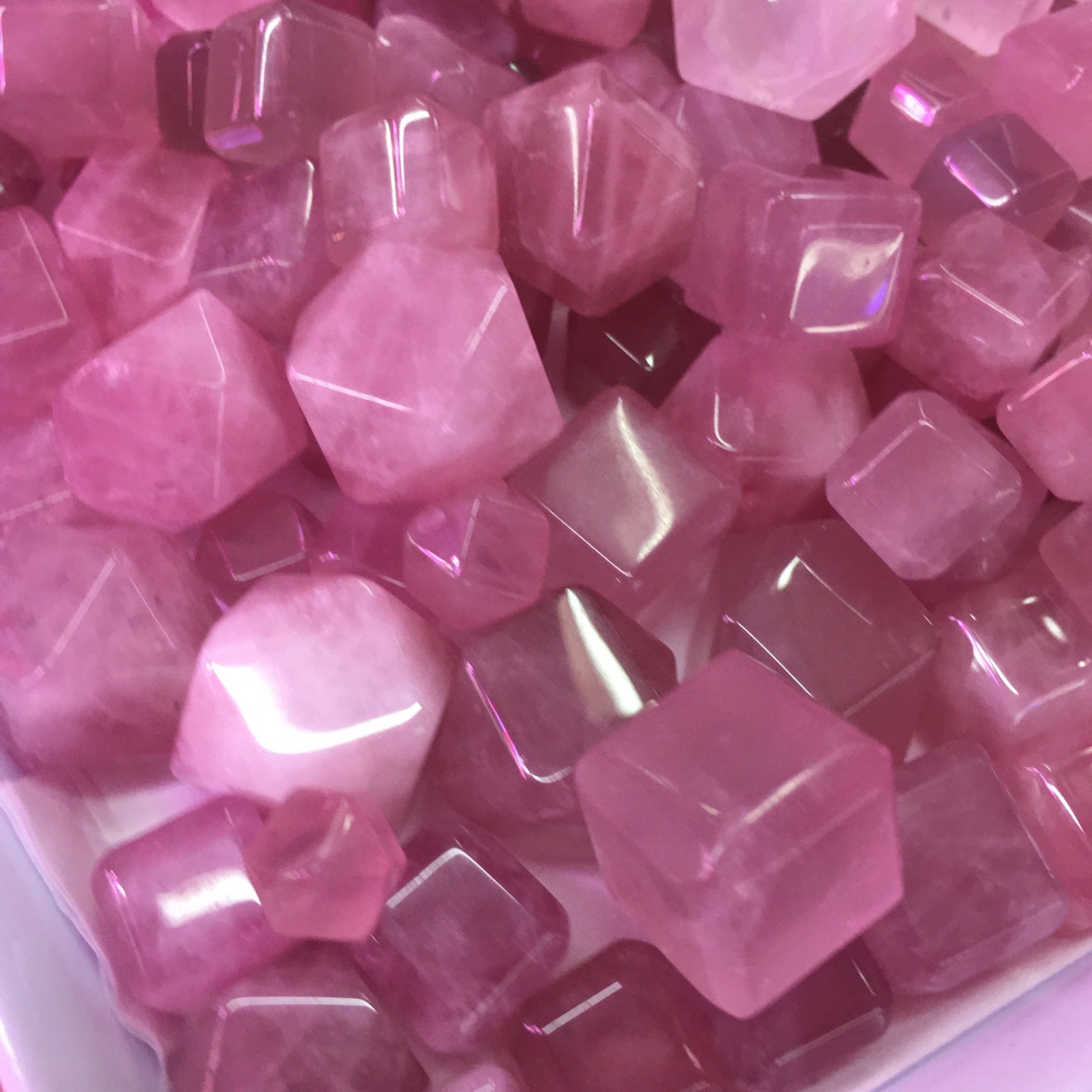 天然粉晶方块魔方吊坠 色泽粉嫩 晶体成色漂亮 品质如图