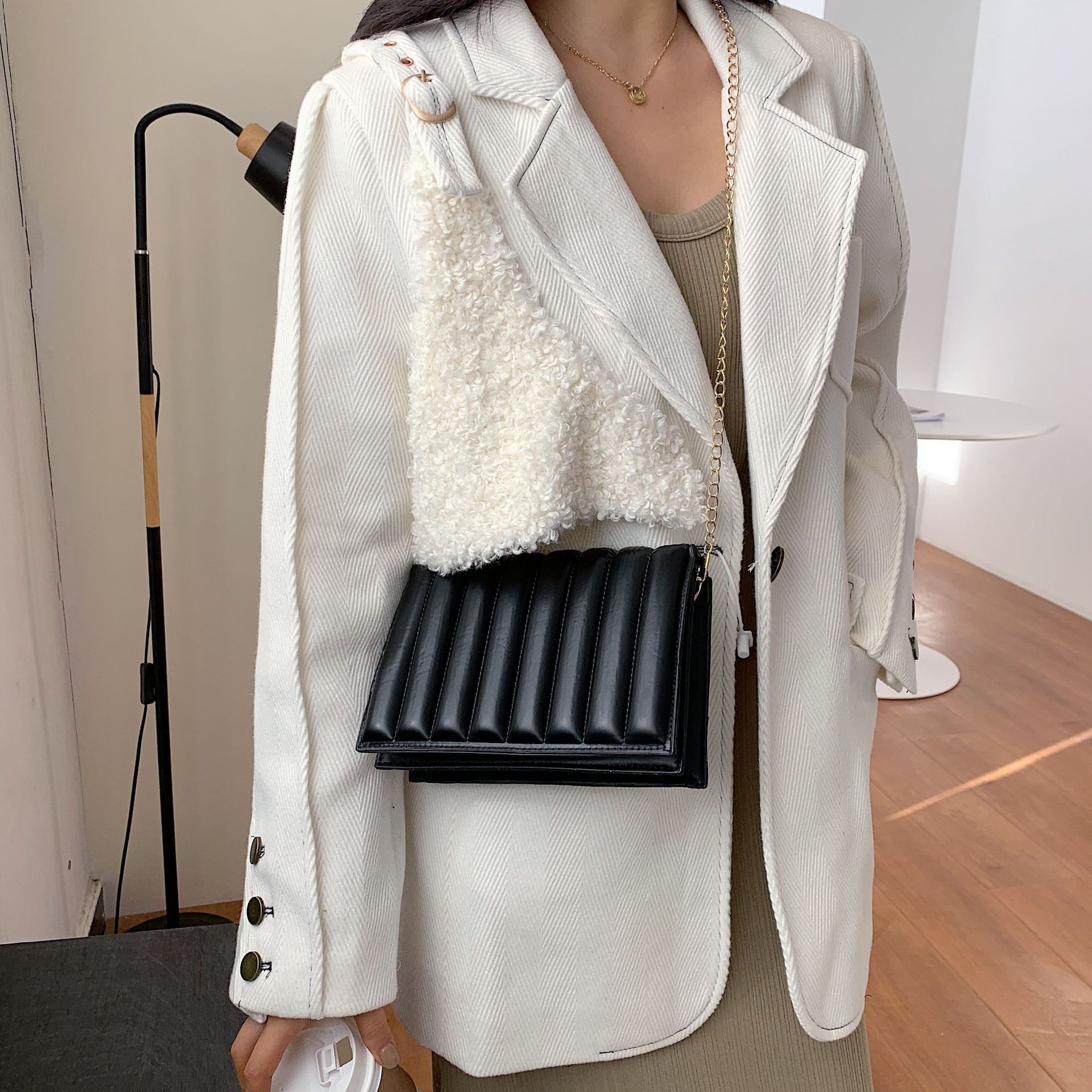 Square Pouch Women's 2020 New Korean Fashion Solid Color Chain Shoulder Bag Simple Stitching Messenger Bag