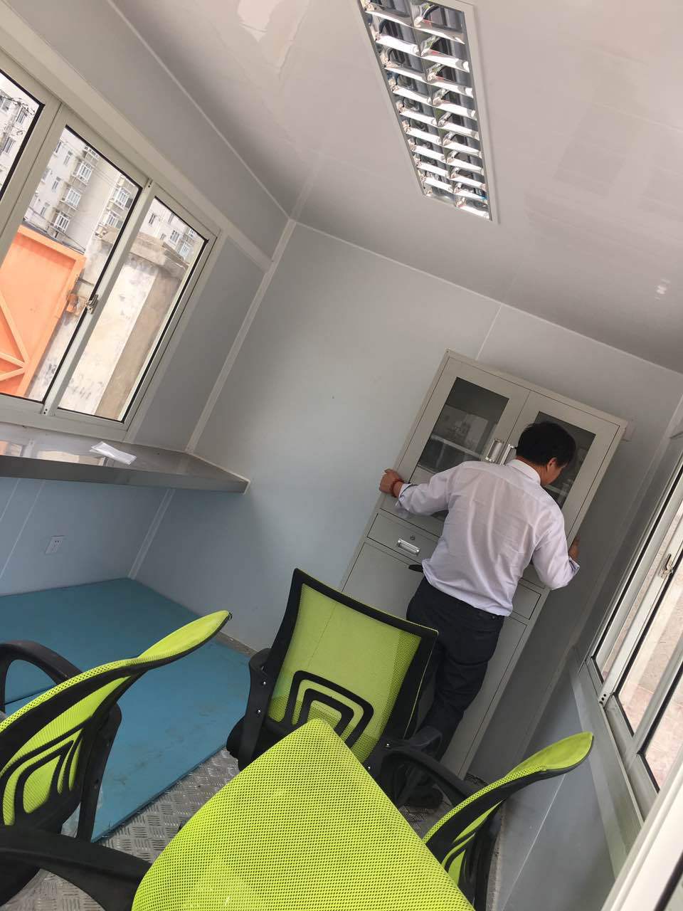 上海圆弧钢结构岗亭厂家定制酒店专用门卫室现货智能无人收费岗亭