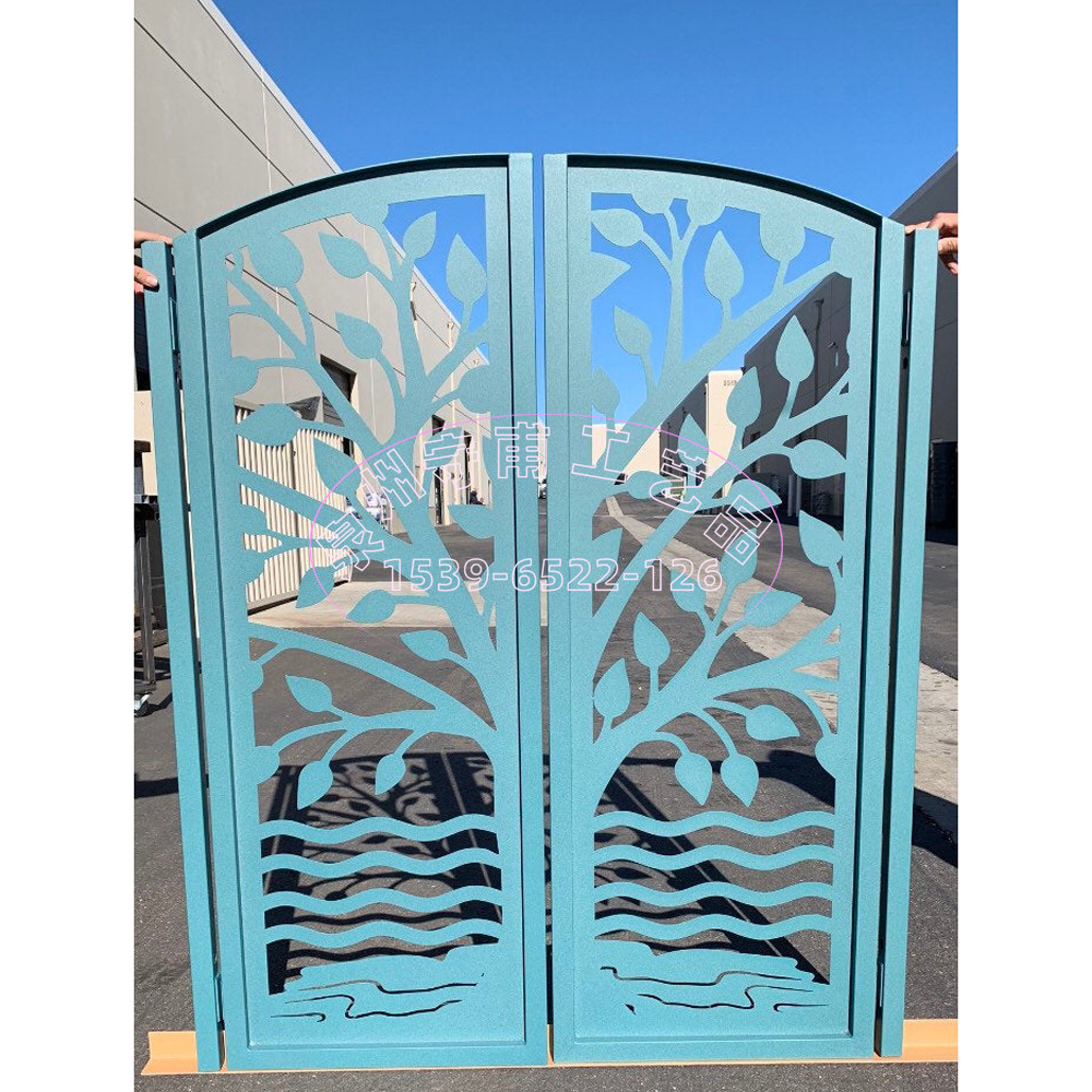 花园入口的弧形铁门观赏性的弯曲顶部铁艺大门