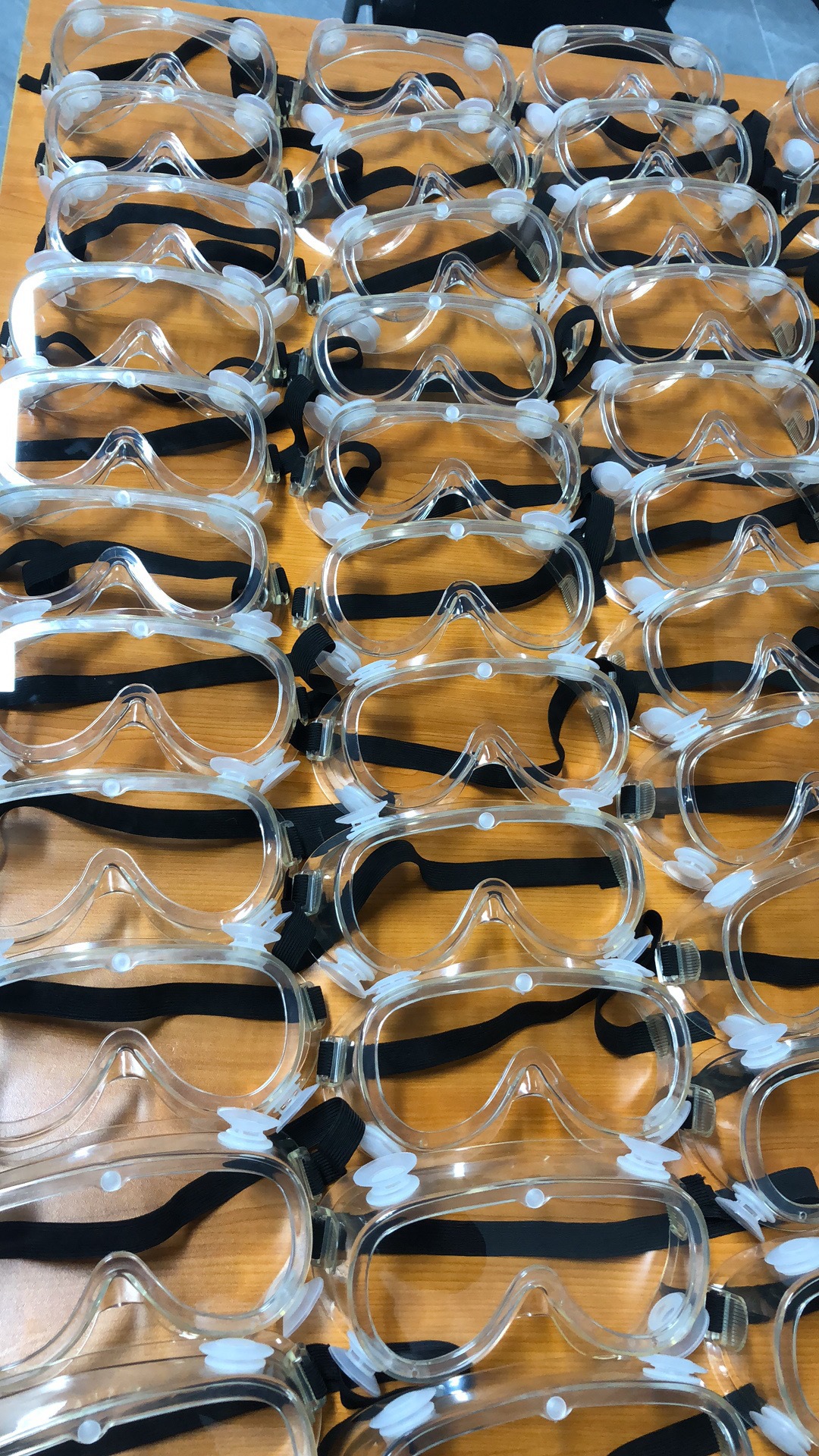 现货医用医疗四孔无孔护目镜 全面防雾镜片防尘雾透明隔离眼罩