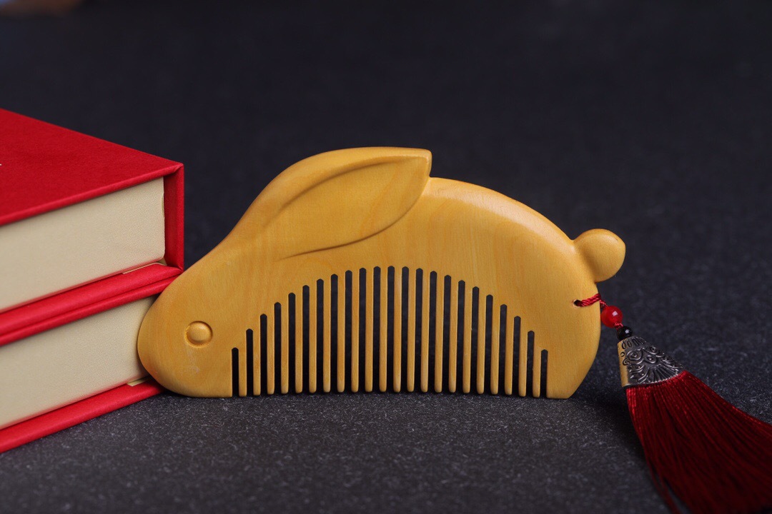 黄杨木简约美发木梳 简约萌兔生肖兔木制梳子生日节日礼物可刻字