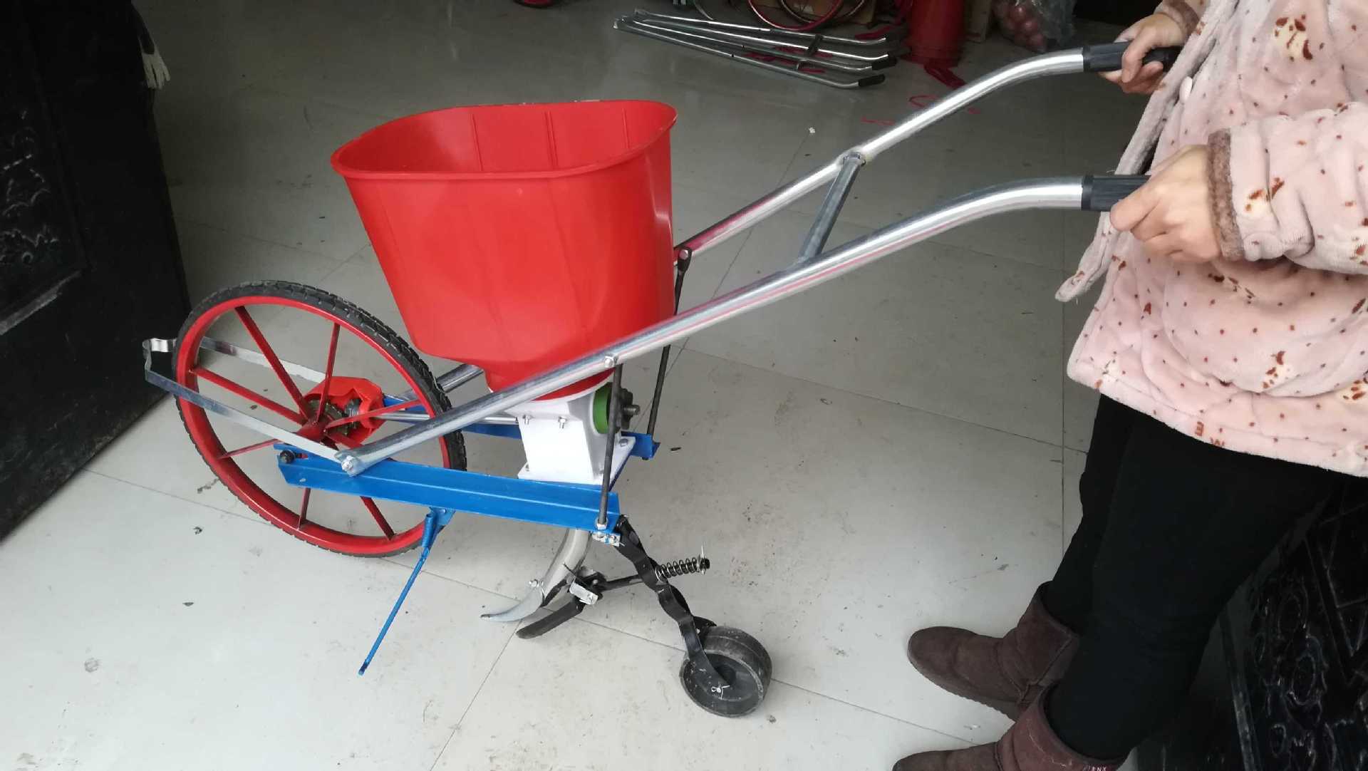 多功能玉米播种机播种机小型大豆点播机播种机花生施肥机手推式