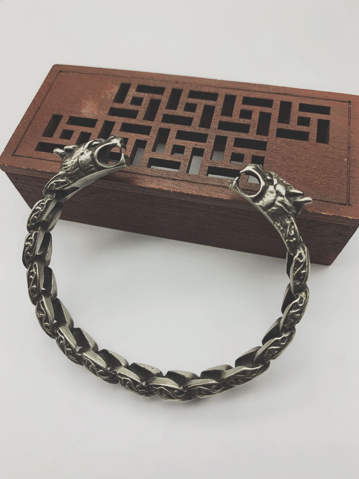 狼头黄铜c型手镯白铜男士手镯做旧苗银狼手镯摆地摊货源供速卖通