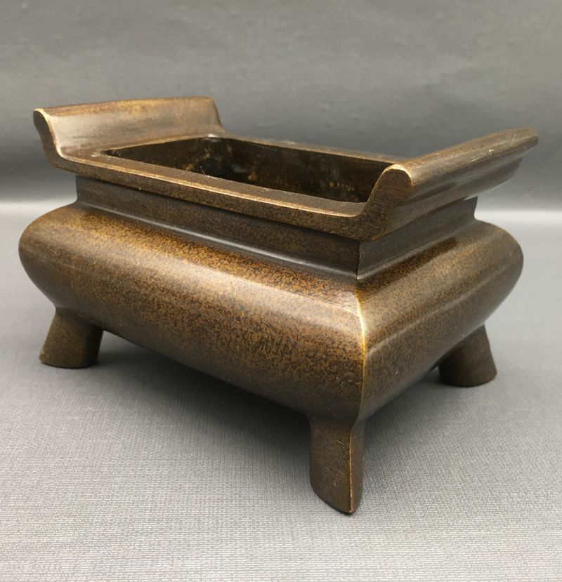 5厘米(长x宽x高)材质:铜品名:四方香炉商品描述风格古典是否跨境出口