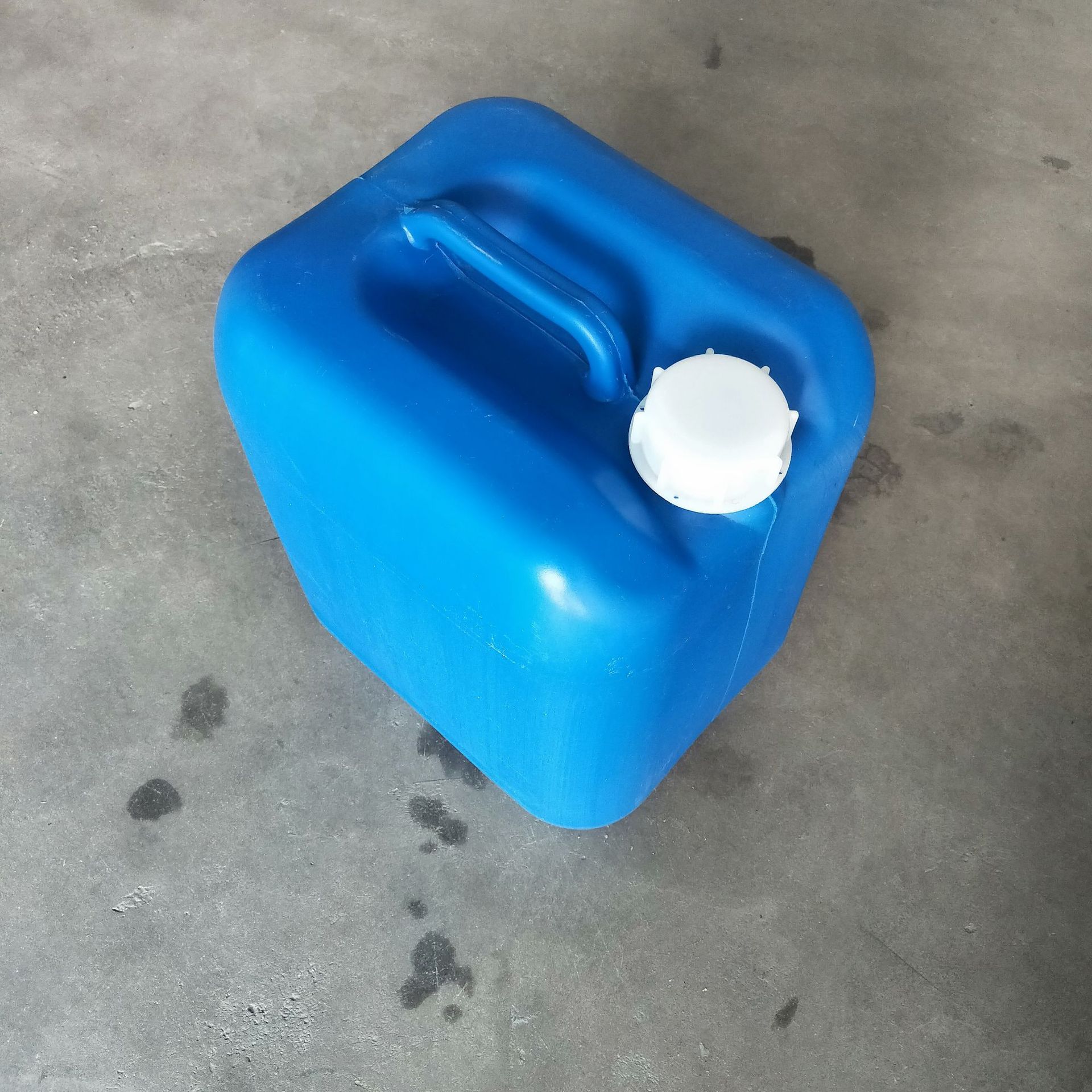 自产自销20l塑料桶方桶化工桶20l堆码桶20公斤蓝色白色方形化工桶