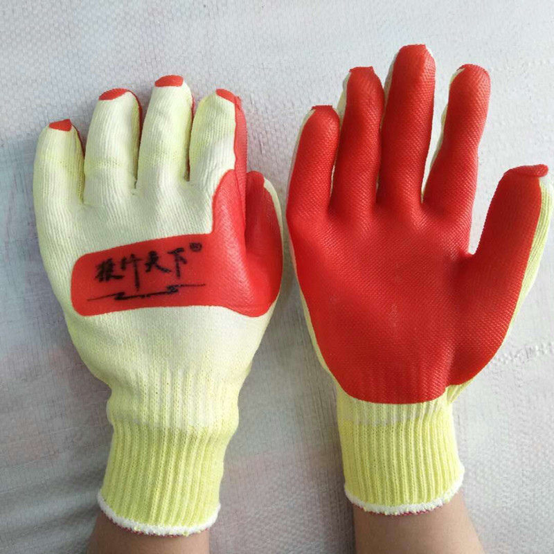 狼行天下胶片手套批发机械工业劳保防护用品胶皮干活?胶手套