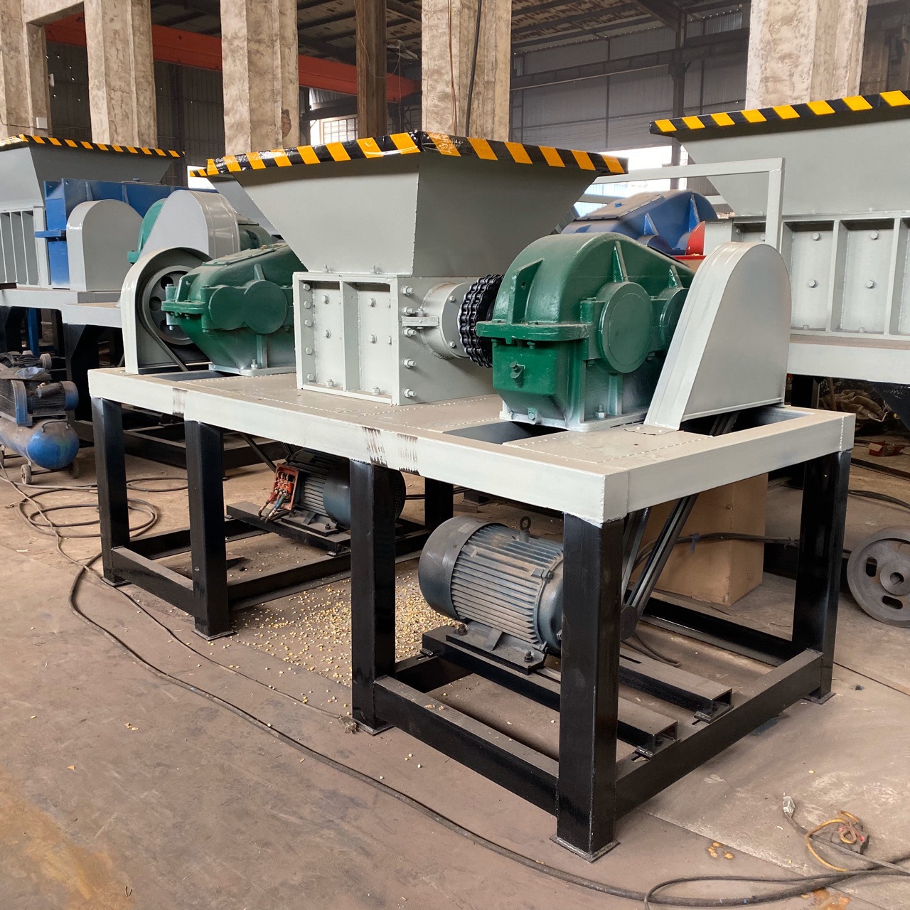 km大中小型双轴撕碎机 钢筋铁销金属破碎机 易拉罐机油桶撕碎机