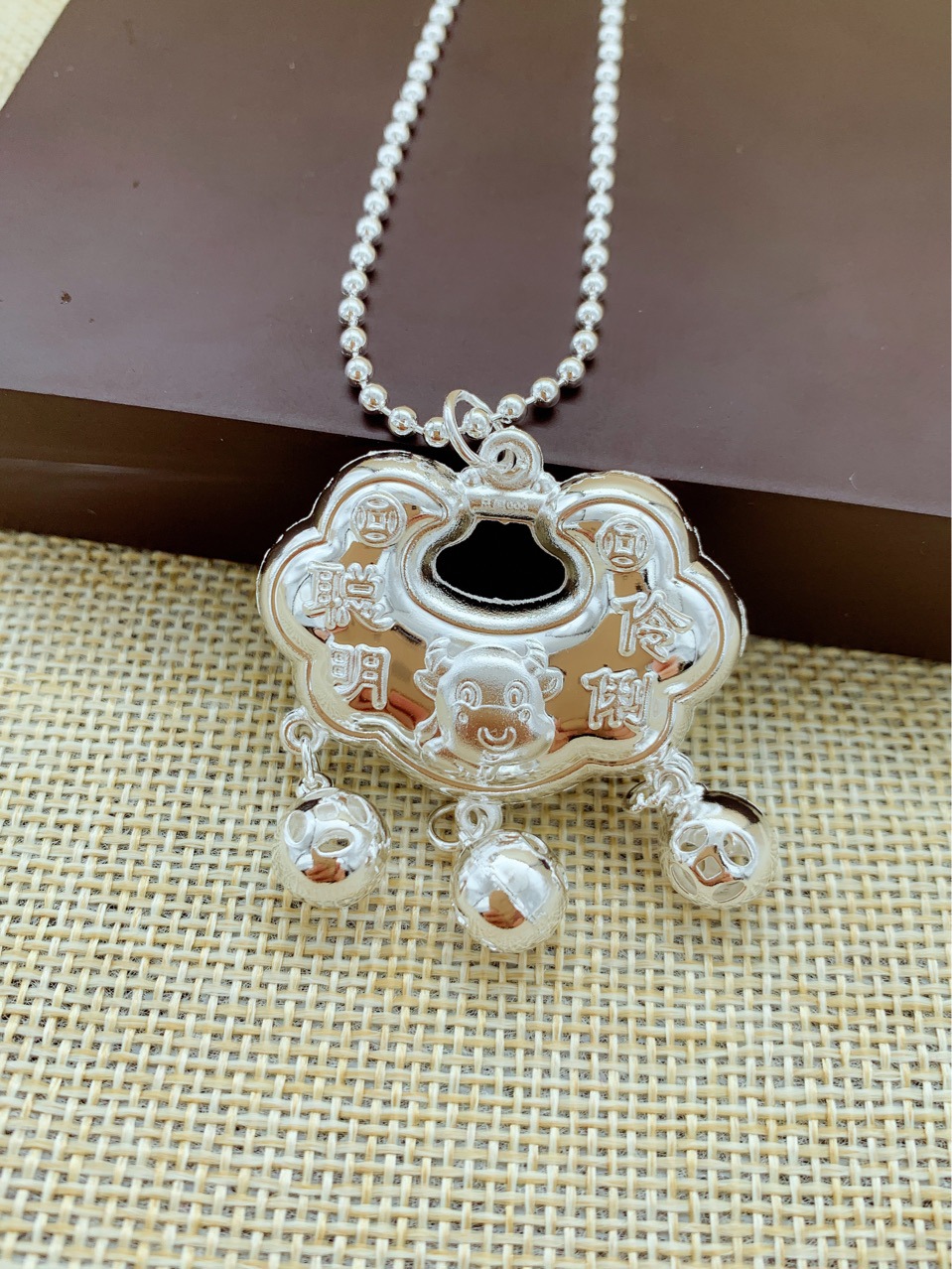 白铜镀银牛宝宝锁生肖锁长命锁生肖牛小孩吊坠卡通牛银锁儿童锁包