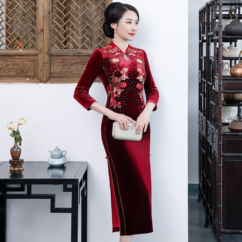 新款金丝绒旗袍复古改良钉钻中款大码中老年演出走秀修身旗袍礼服