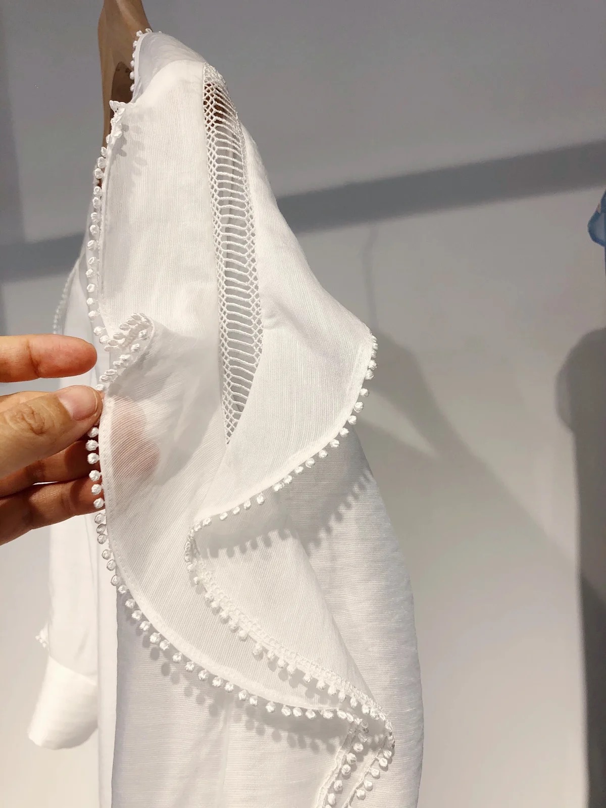 2020新款 波浪花边衬衫 荷叶波浪袖中袖白色仙美衬衫上衣女衬衫-阿里