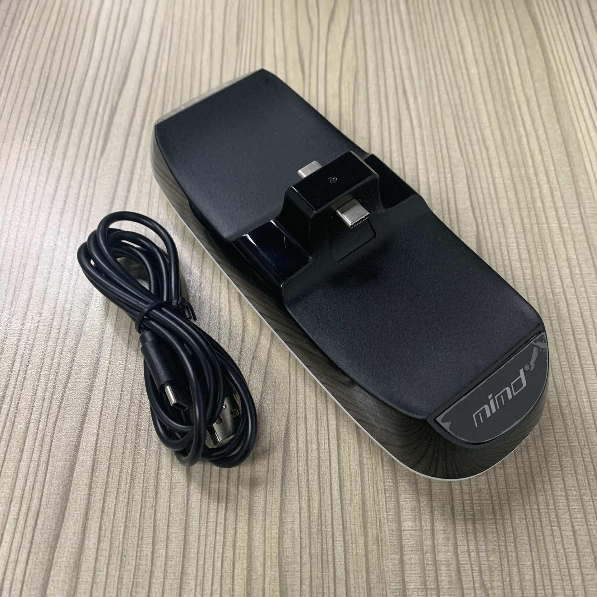 ps5游戏手柄双座充ps5双手柄充电底座带led灯ps5无线手柄充电器