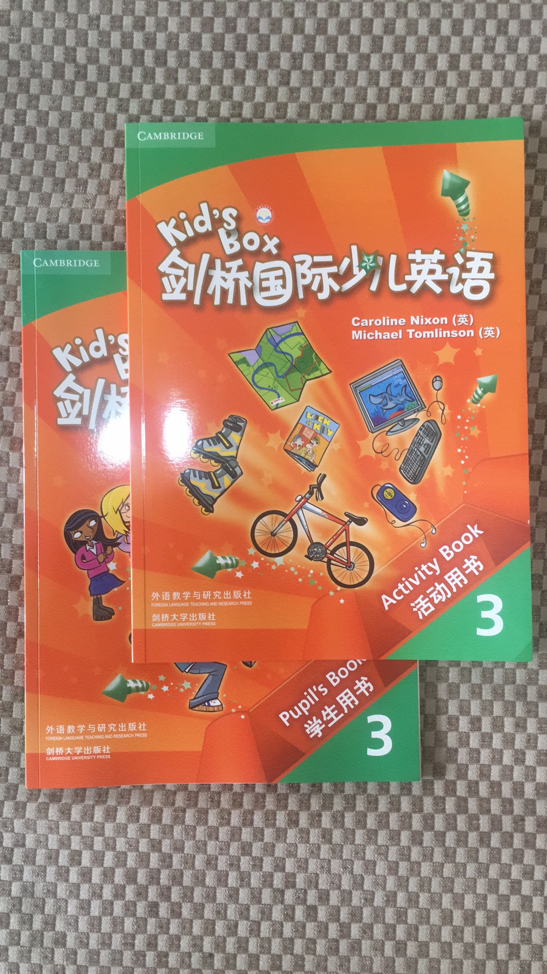 第一版kidsbox3剑桥国际少儿英语3级简装【学生用书活动用书】