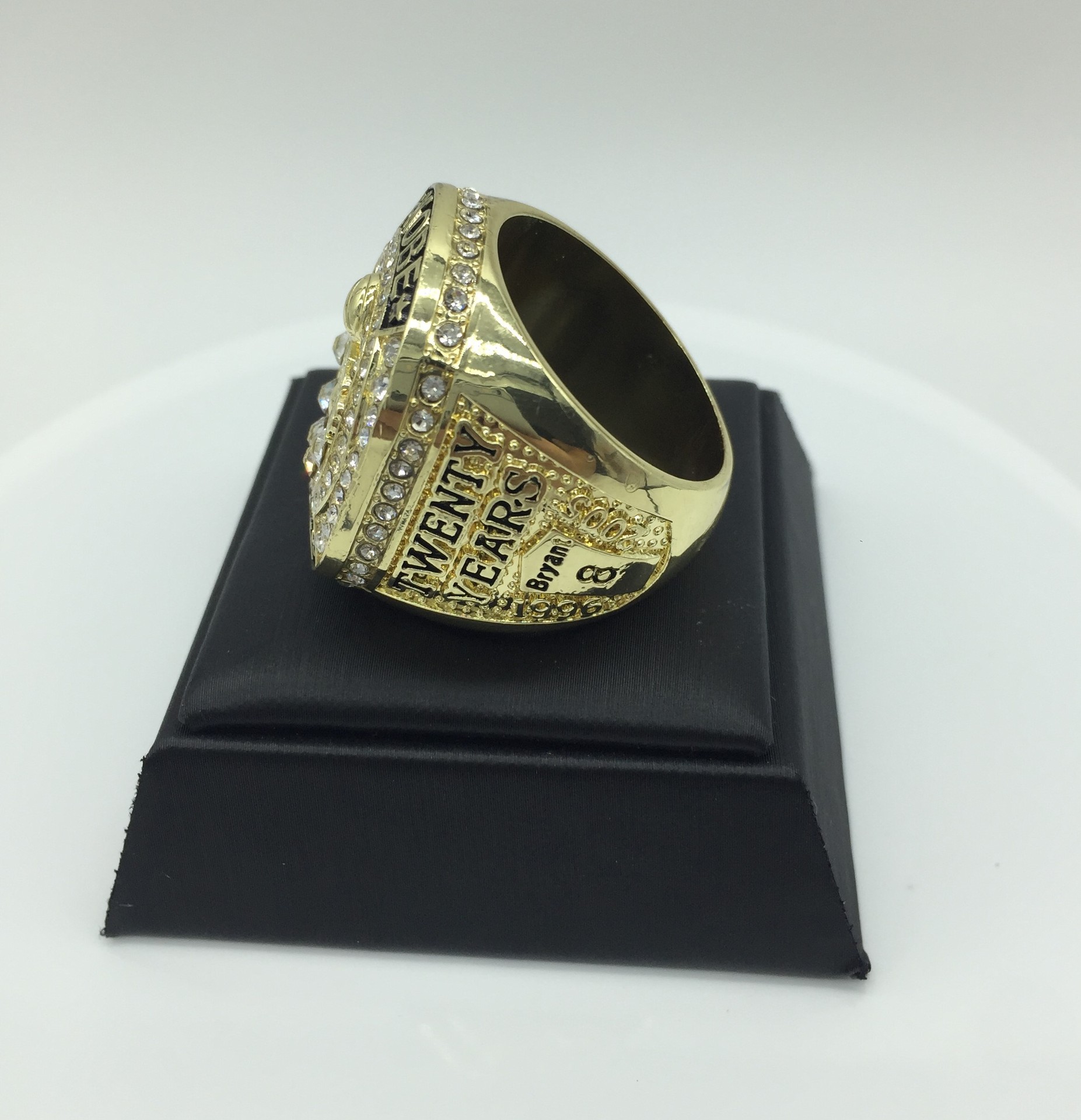 现货!nba2016科比退役戒指 黑曼巴冠军戒指科比纪念戒指厂家直销