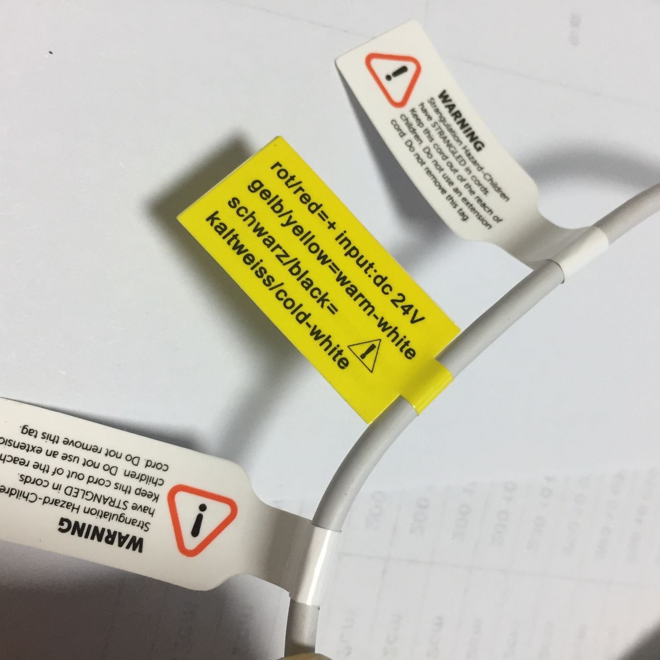 线缆标签对折不干胶标签p形贴纸线材标签对折数据线贴纸 电线标签