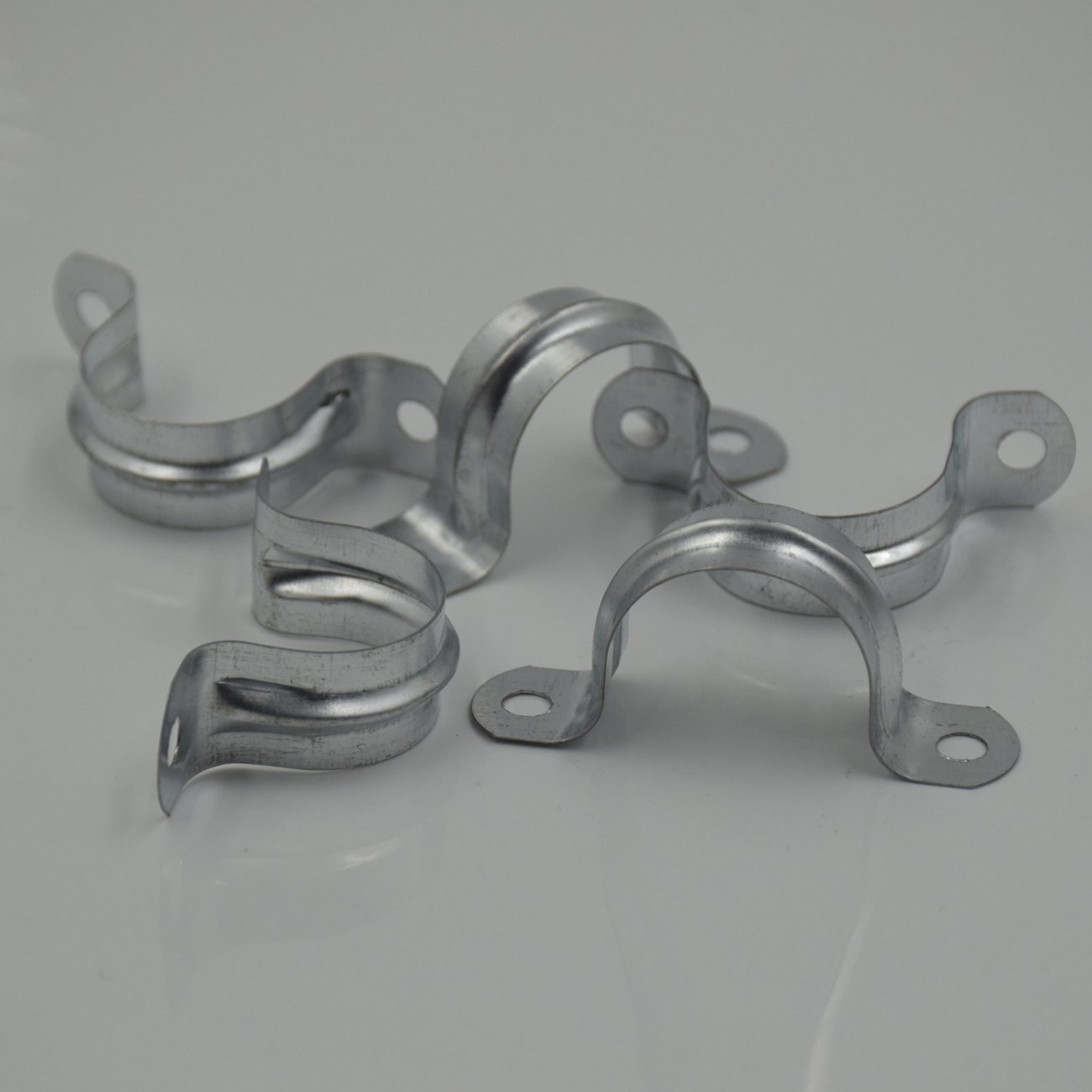 金属镀锌欧姆卡 u型马鞍卡 水管线管卡 卡箍 半圆管卡