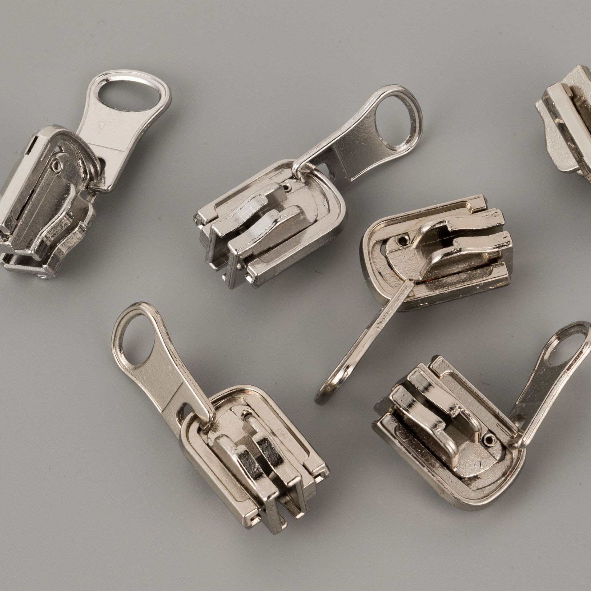 8号金属旋转拉头 单片双面导轨拉链头 双面衣服拉链拉头现货批发