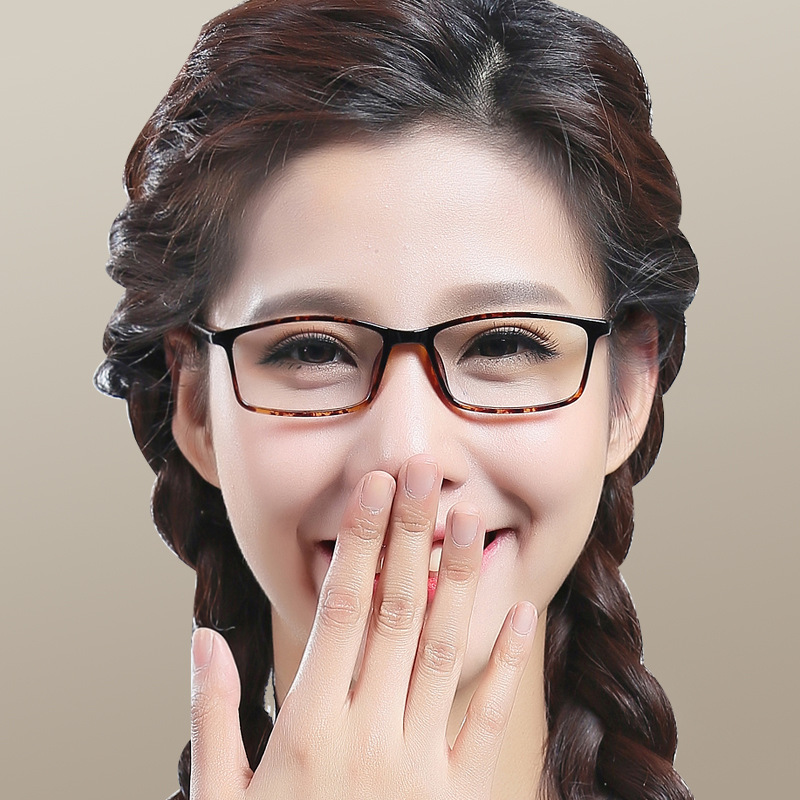配眼镜近视女小框