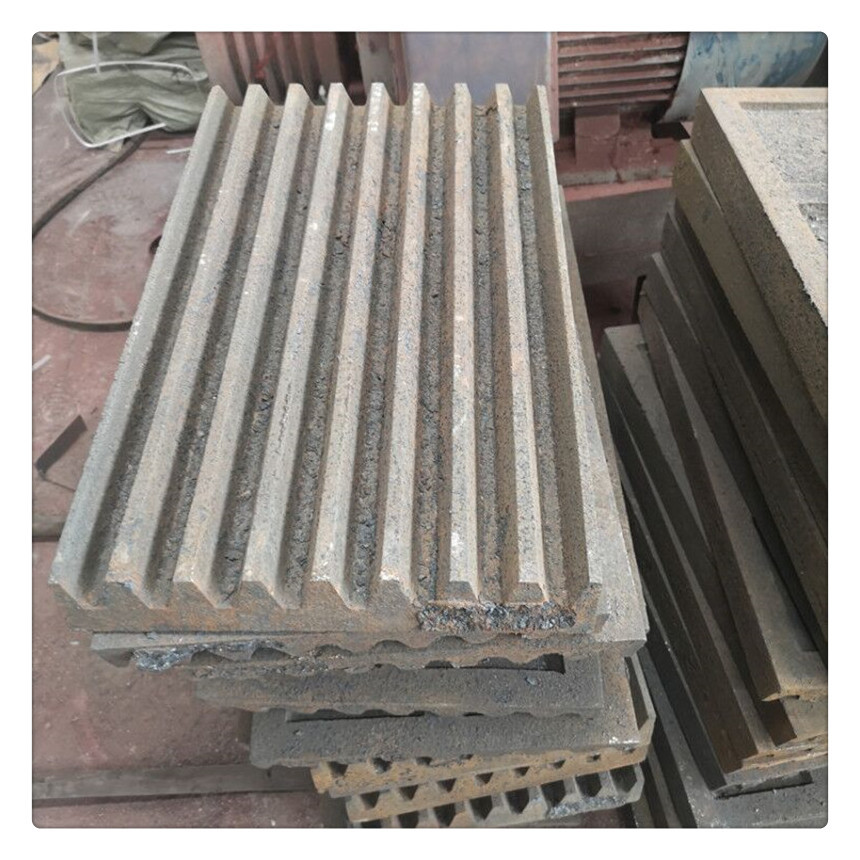 型号齐全各种破碎机衬板配件德辉高锰钢衬板边护板鄂式破碎机鄂板