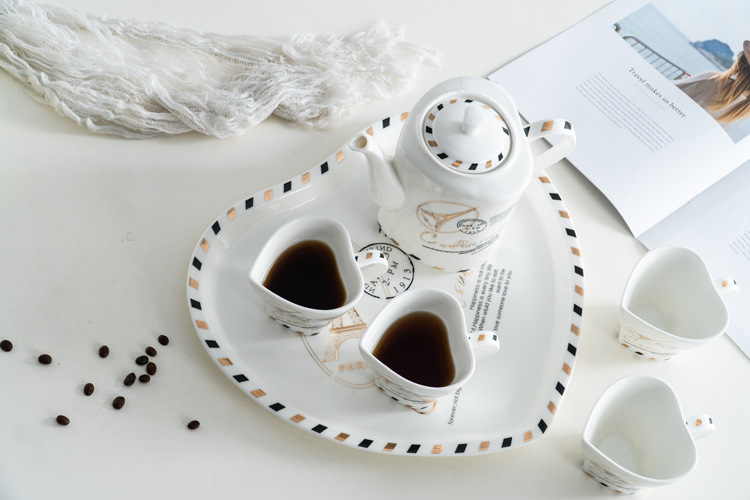 瓷纳雅 现代清新心型陶瓷水具套装家用耐高温凉冷水壶水杯带托盘