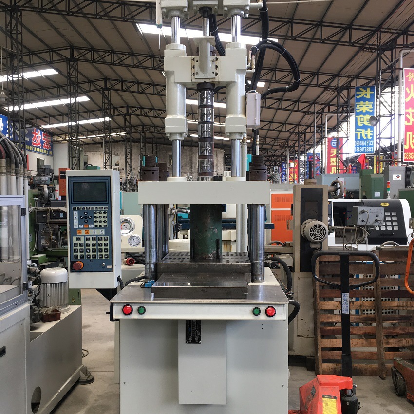 百塑85吨单滑板立式注塑机