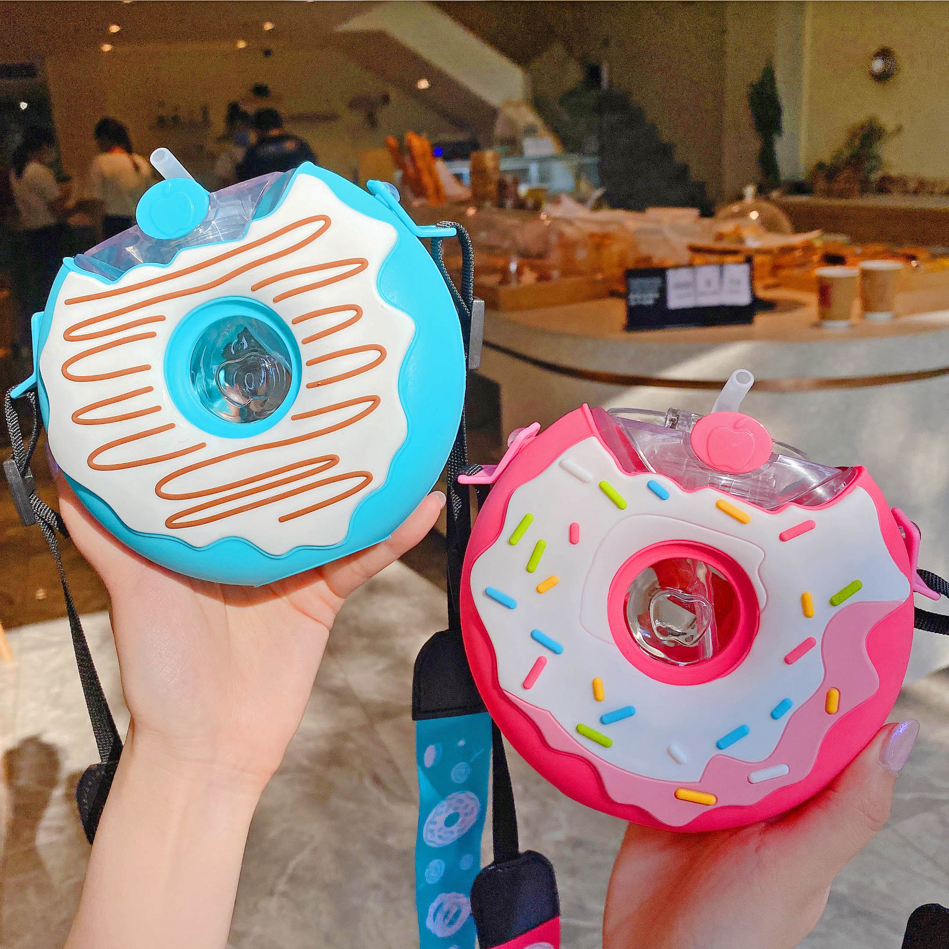 网红甜甜圈吸管杯创意ins韩版儿童水杯防摔便携背带塑料可爱水壶
