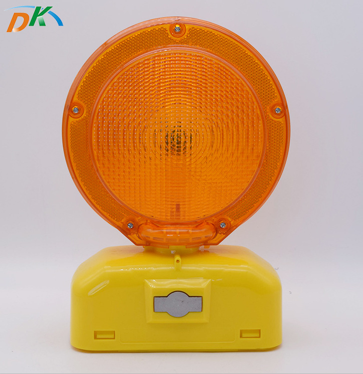 干电池路障灯 道路施工警示灯水马护栏频闪灯 交通安全路障灯厂家