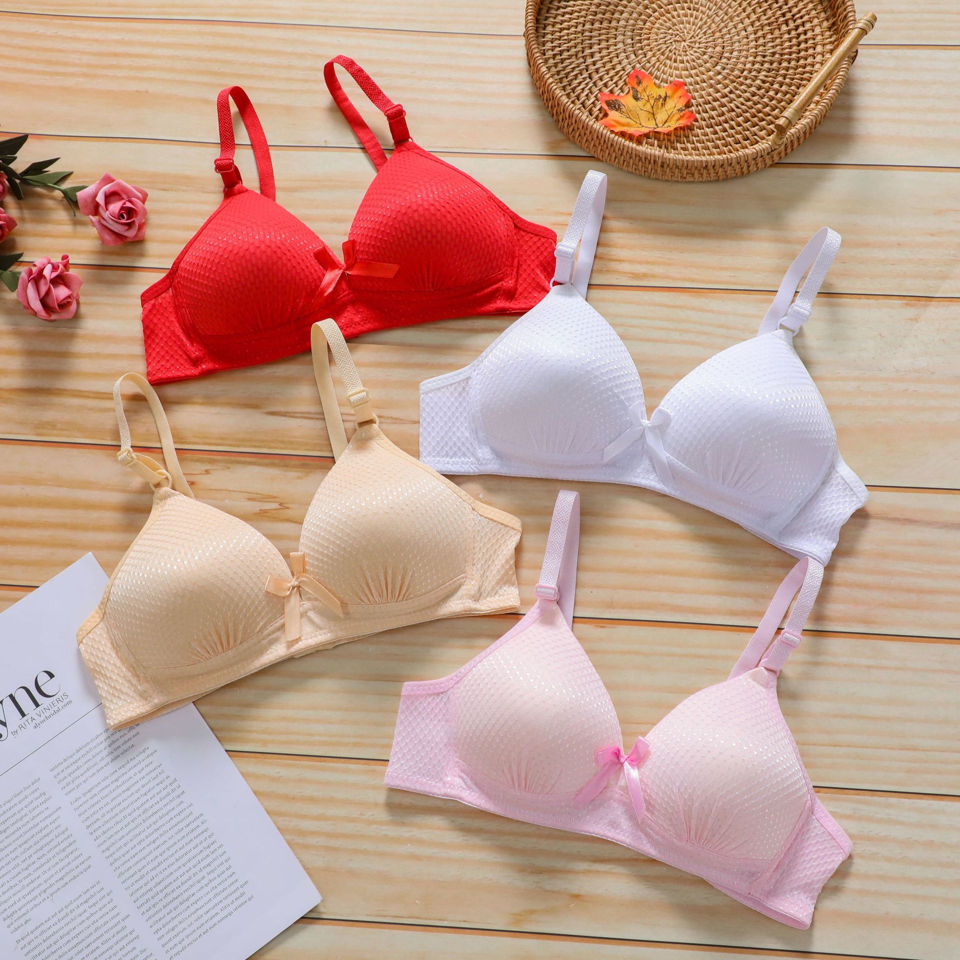 新款内衣女薄款大胸显小纯色简约型无钢圈光面透气青春少女文胸