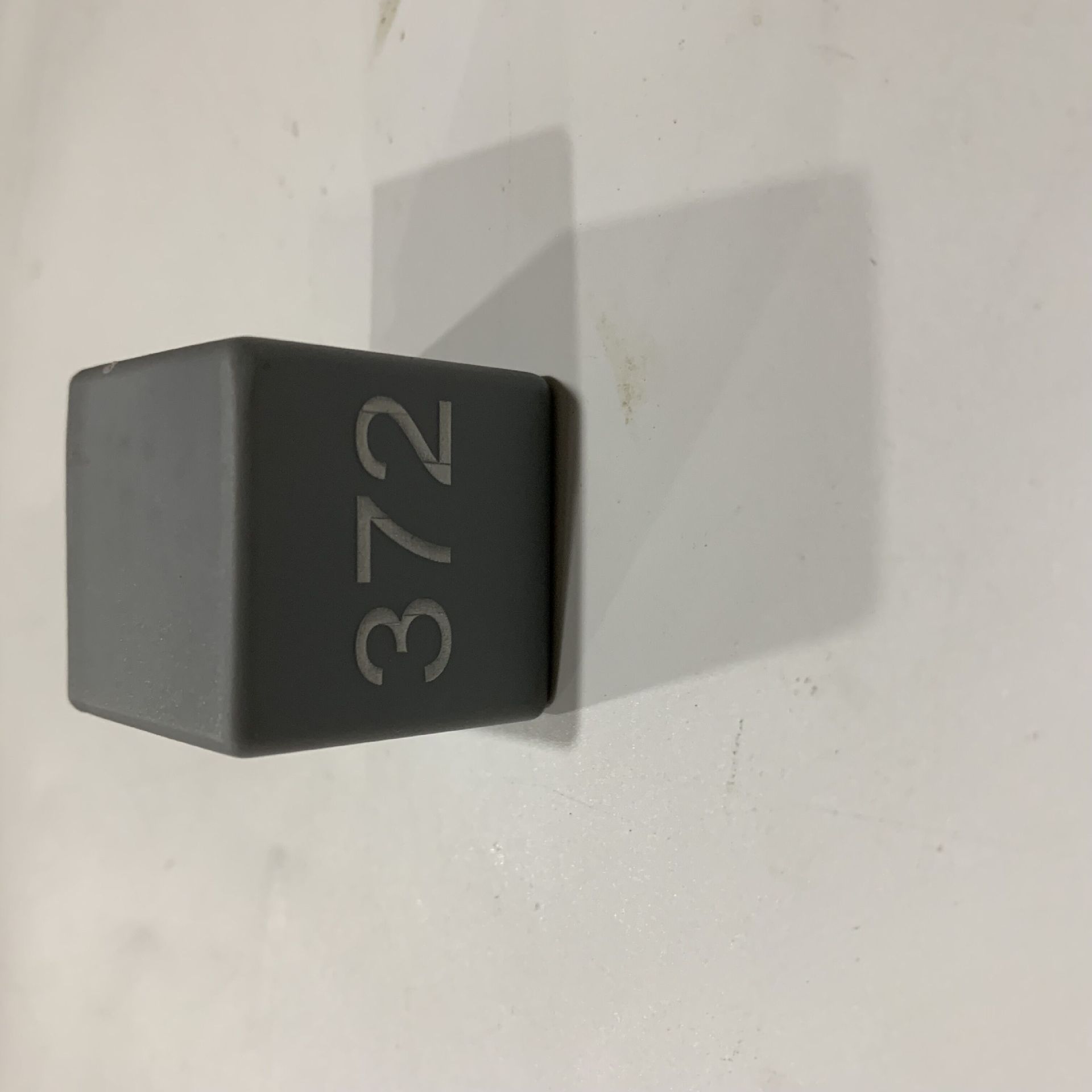 帕萨特b5领驭polo汽油泵继电器372号4d0951253