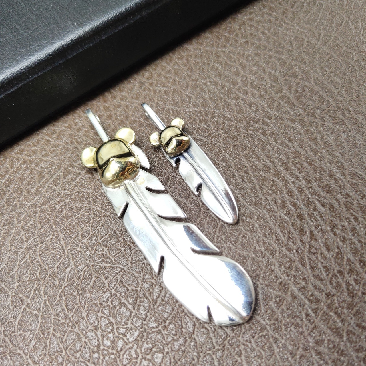 新款高桥吾郎goros18k羽毛吊坠贝毛男女ins潮酷网红嘻哈街舞复古