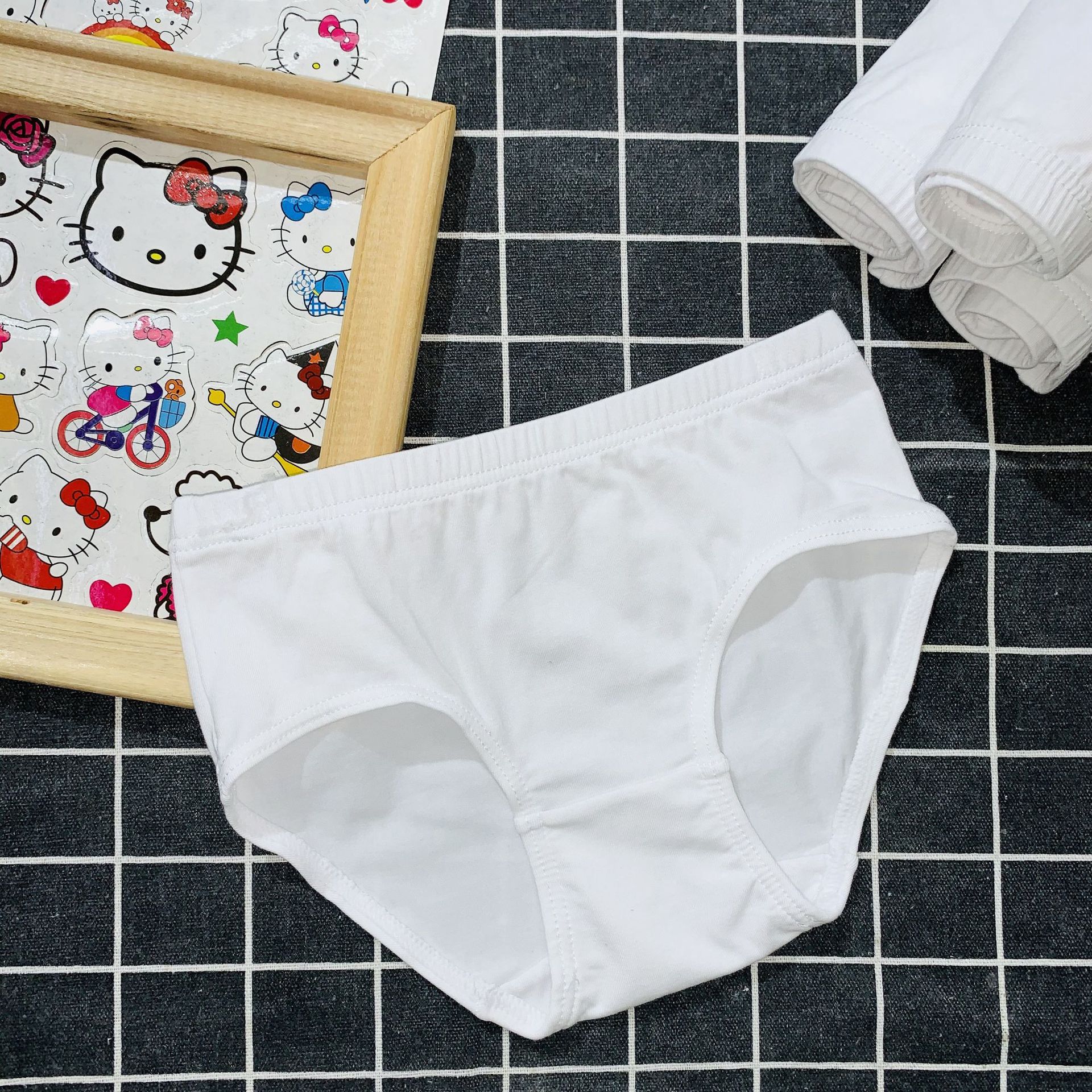 纯白色女三角儿童内裤莱卡莫代尔内裤中大女孩三脚学生短裤底裤棉