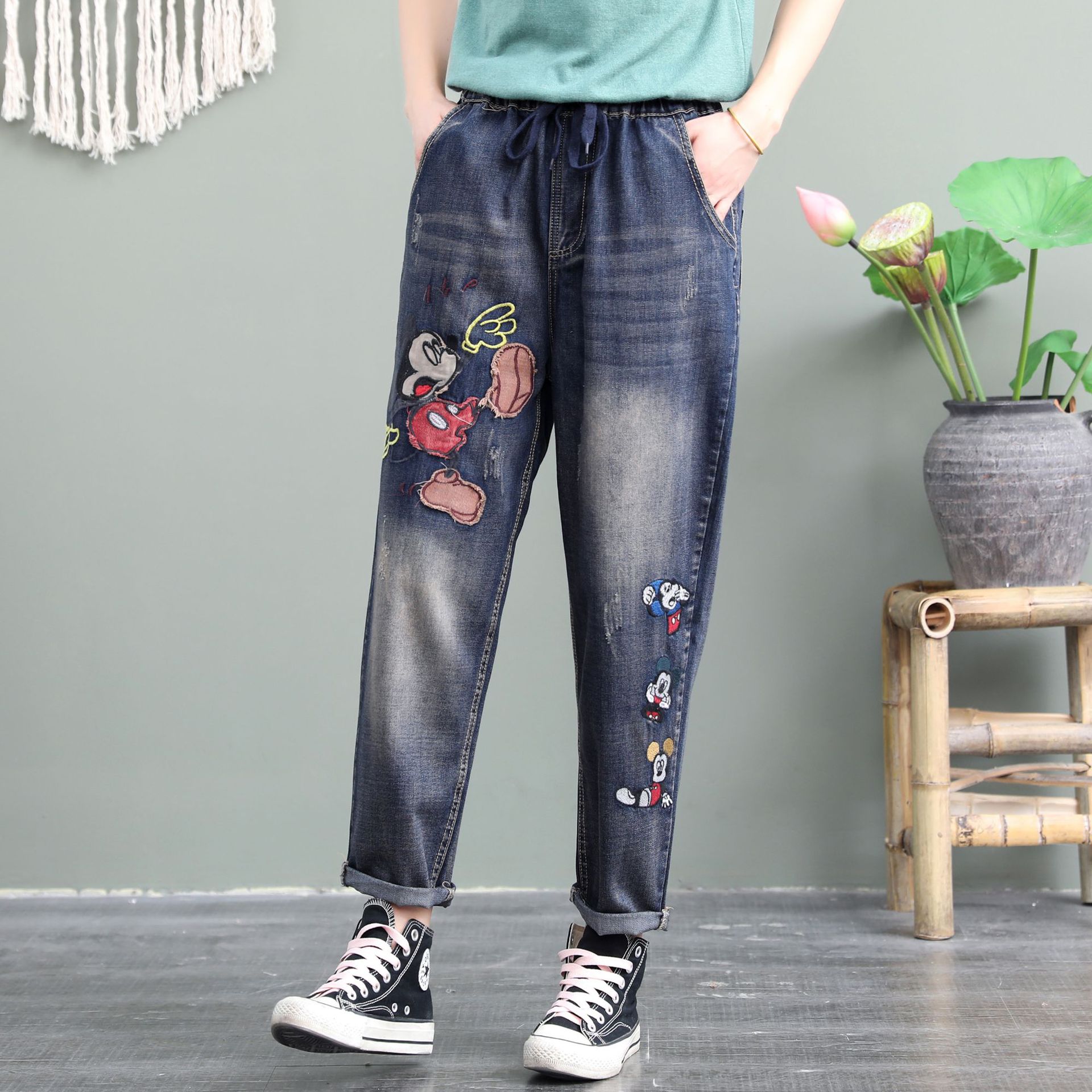 牛仔裤女 2020新款卡通刺绣贴布高腰直筒文艺复古风深色长裤 现货