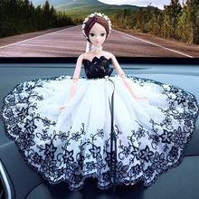 抖音女可爱婚纱汽车摆件芭比娃娃车载车内饰品蕾丝公主车上装饰品