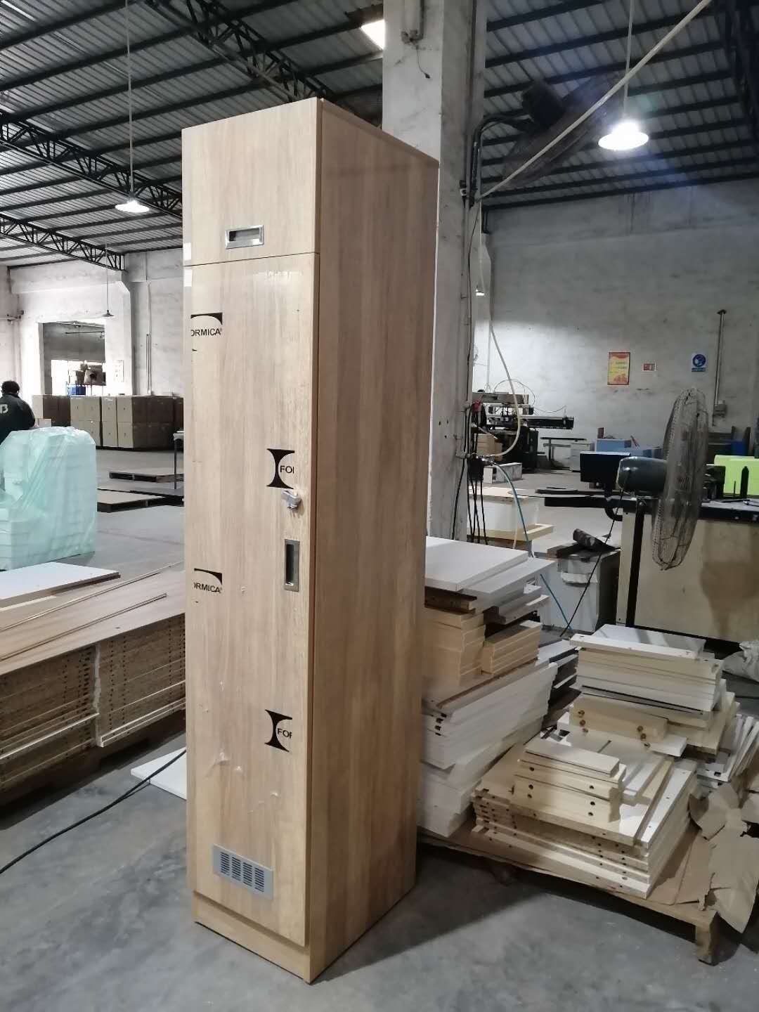 定制木纹信箱柜信件柜 8门三胺板信件柜 投信柜 带钥匙锁信封柜