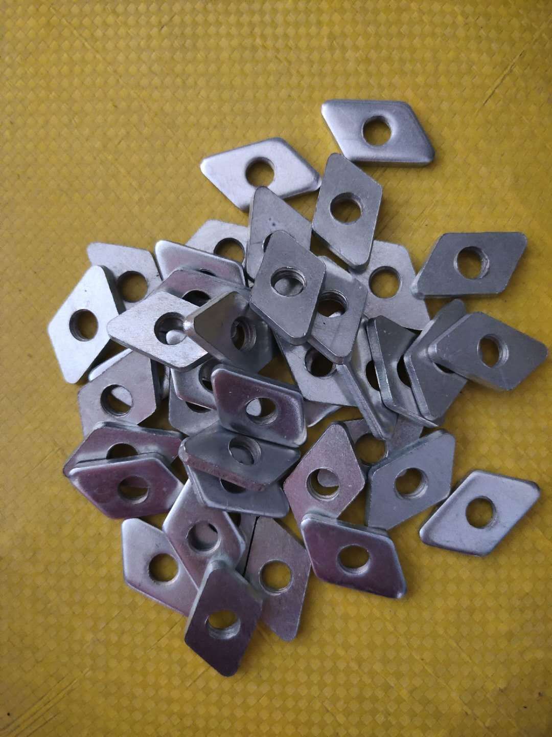 厂家供应菱形螺母冲压螺母非标长方形螺母m4m6m8m10m12