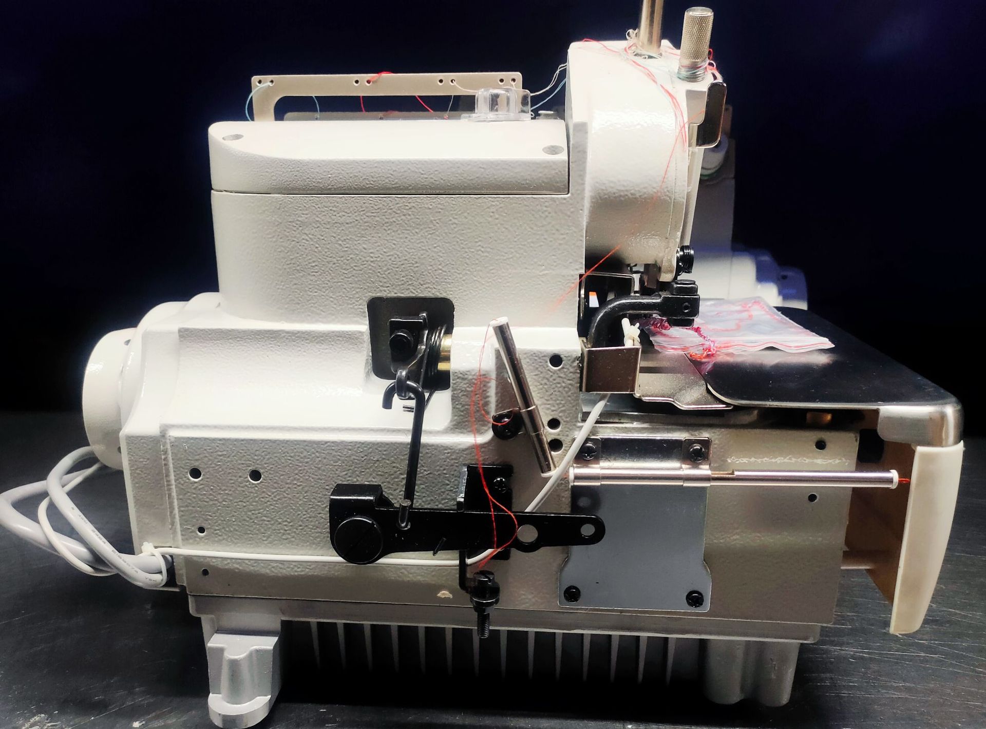 700款四线锁边机一体机 电脑直驱包缝机 三线锁边机 工业缝纫机