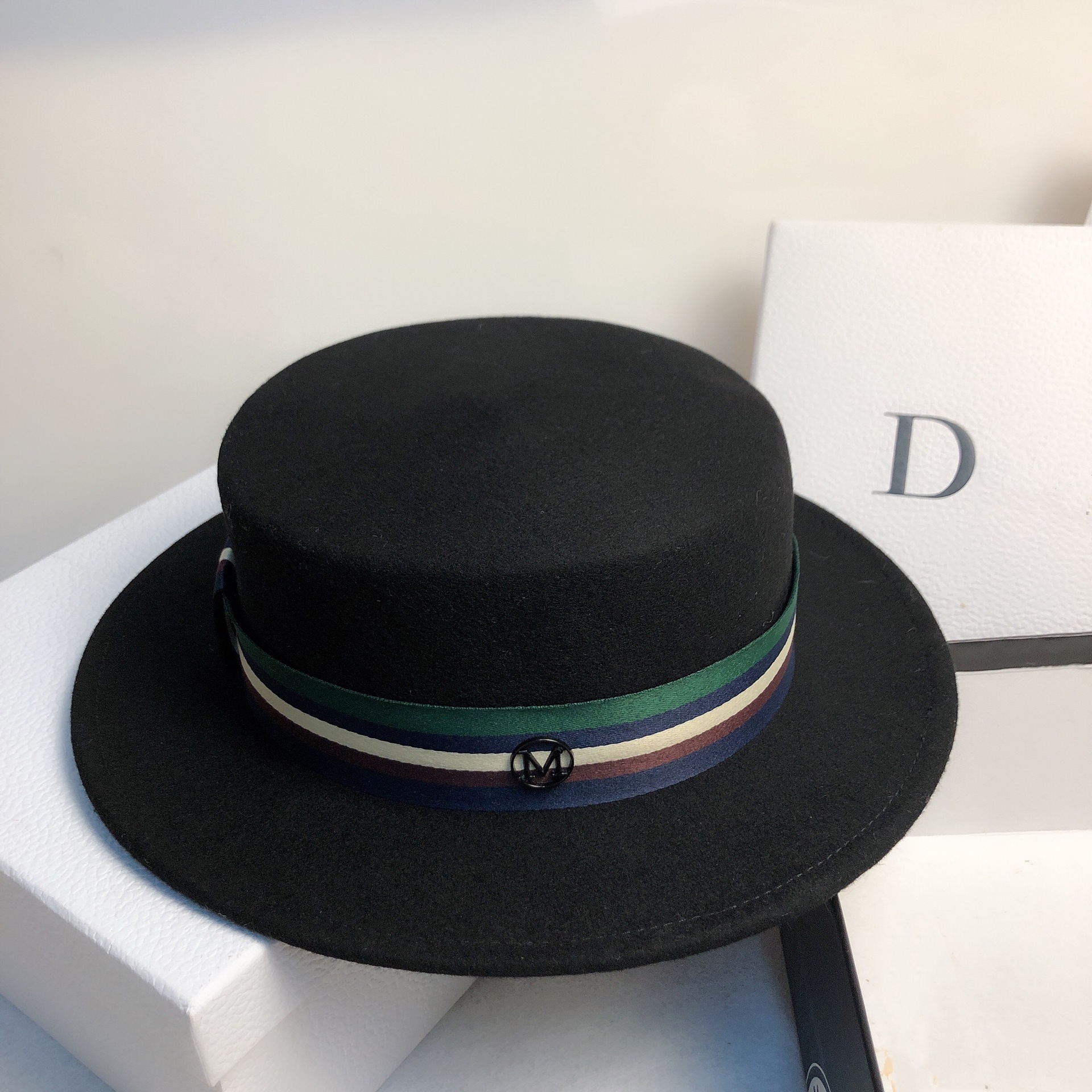 新款明星同款大牌平顶礼帽秋冬羊毛法式简约条纹带男女百搭爵士帽