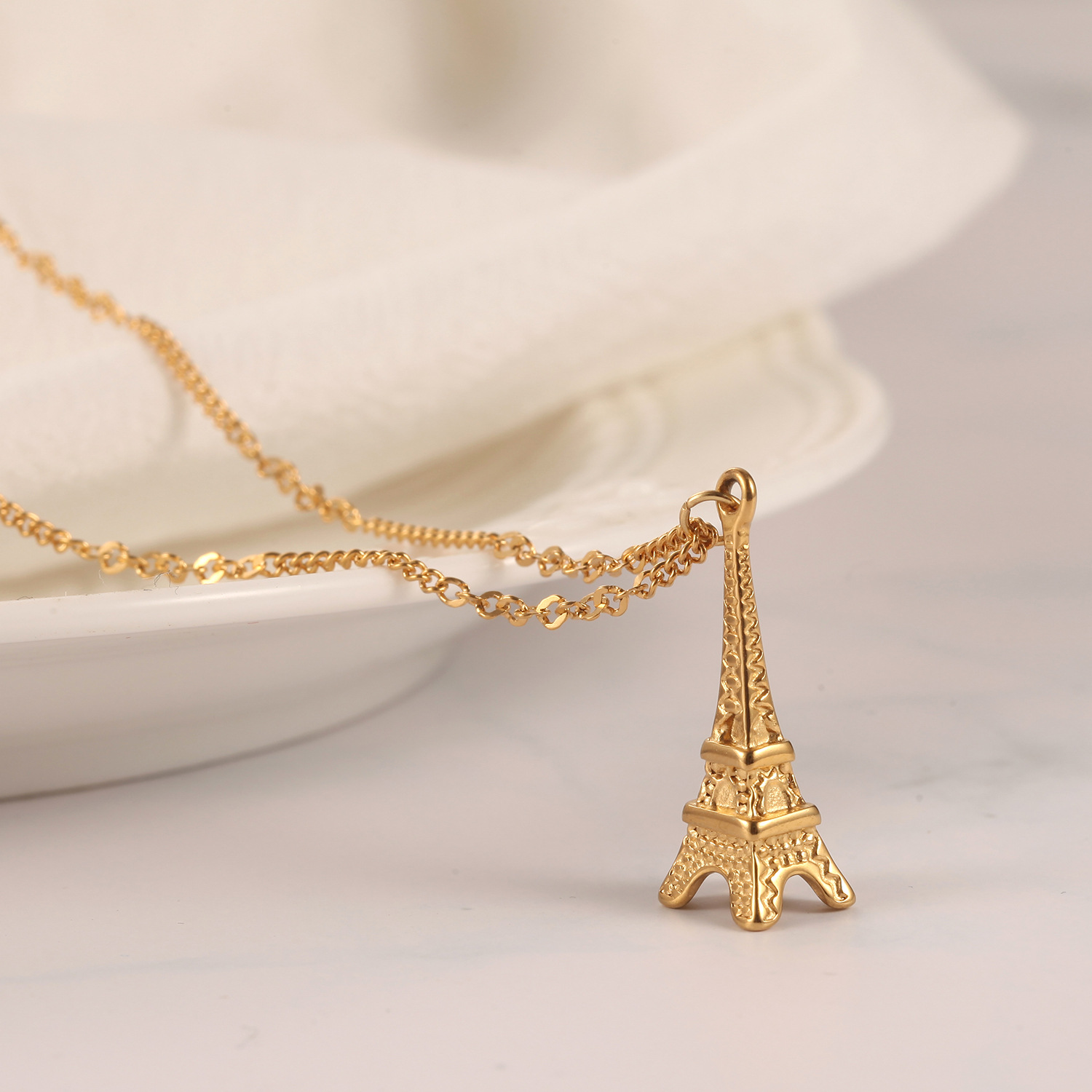 法式浪漫唯美立体复古巴黎铁塔项链锁骨链女 钛钢18k金保色