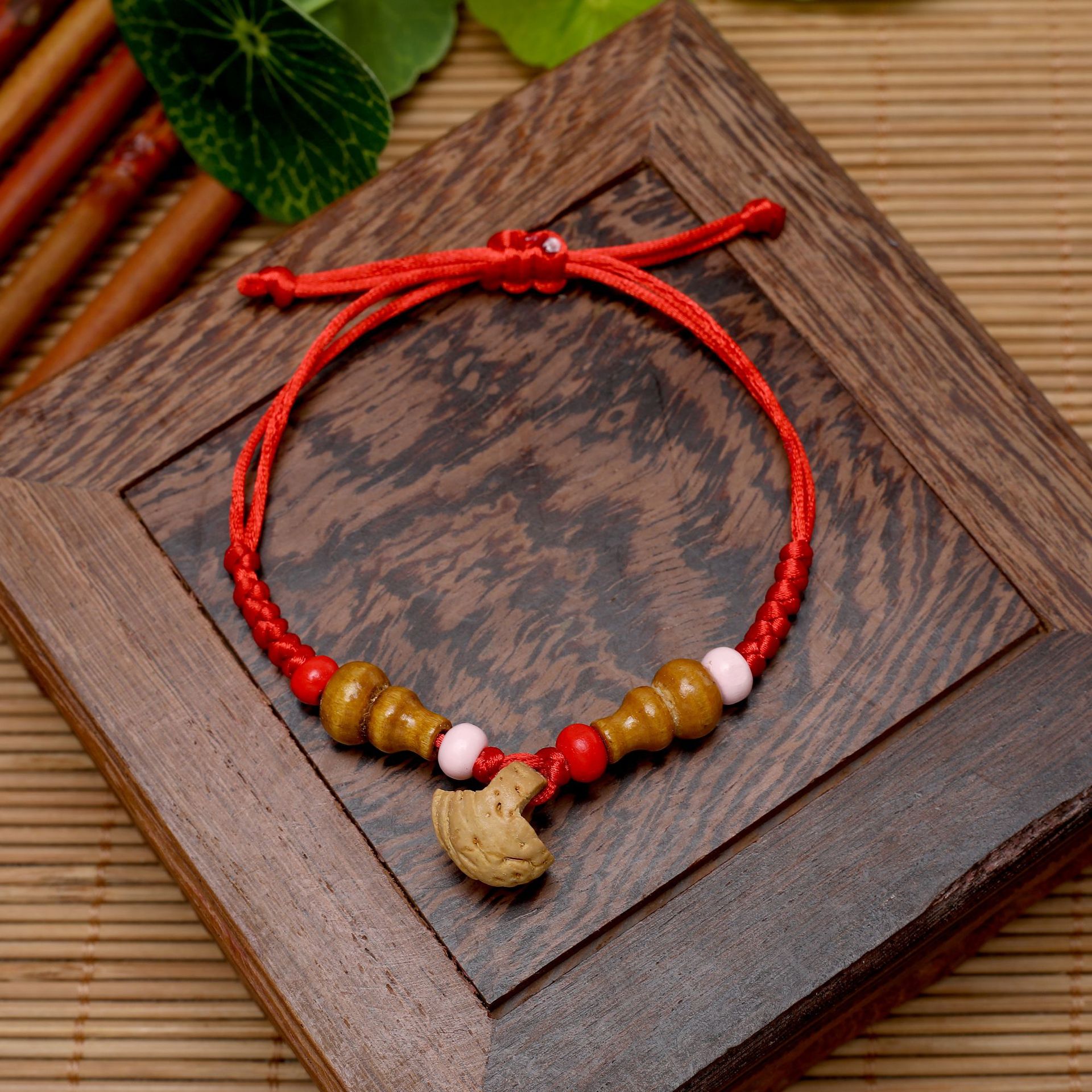民族风手工编织本命年红绳手链母婴店儿童款金刚结葫芦手绳批发