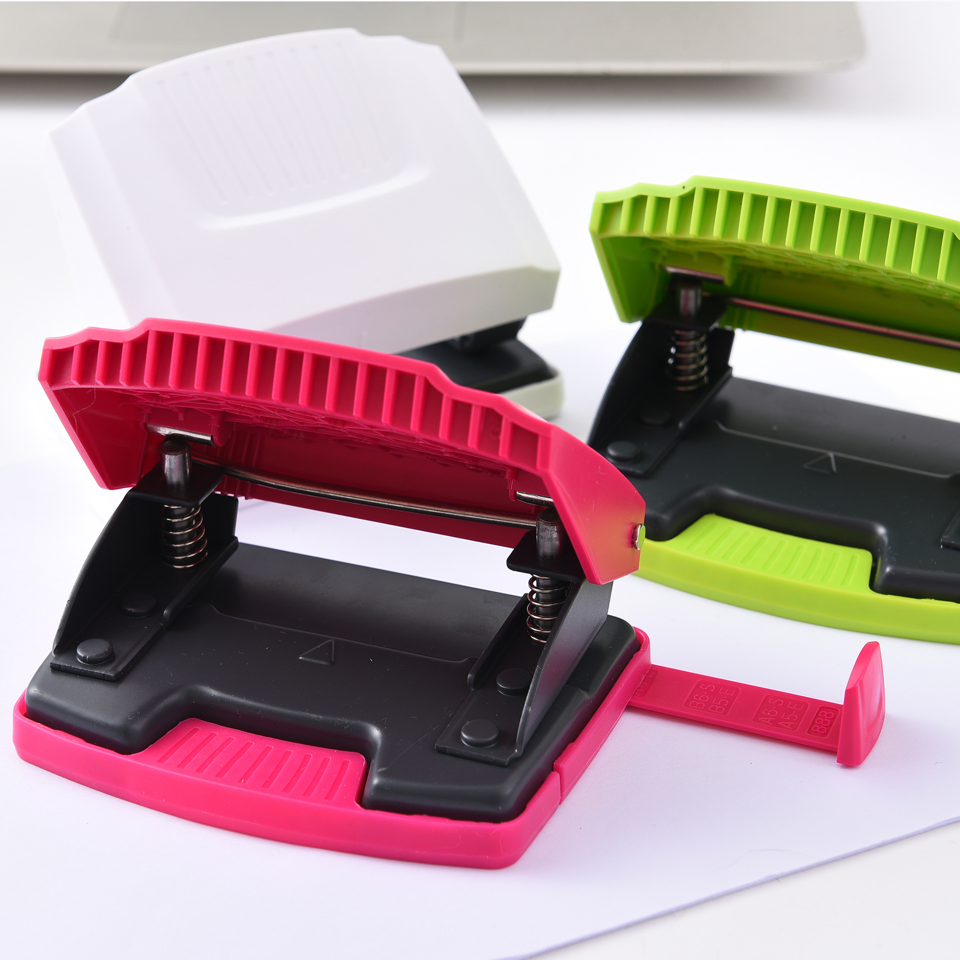 厂家直供跨境专属5866双孔打孔器商中文具装订手动打孔机活页a4纸