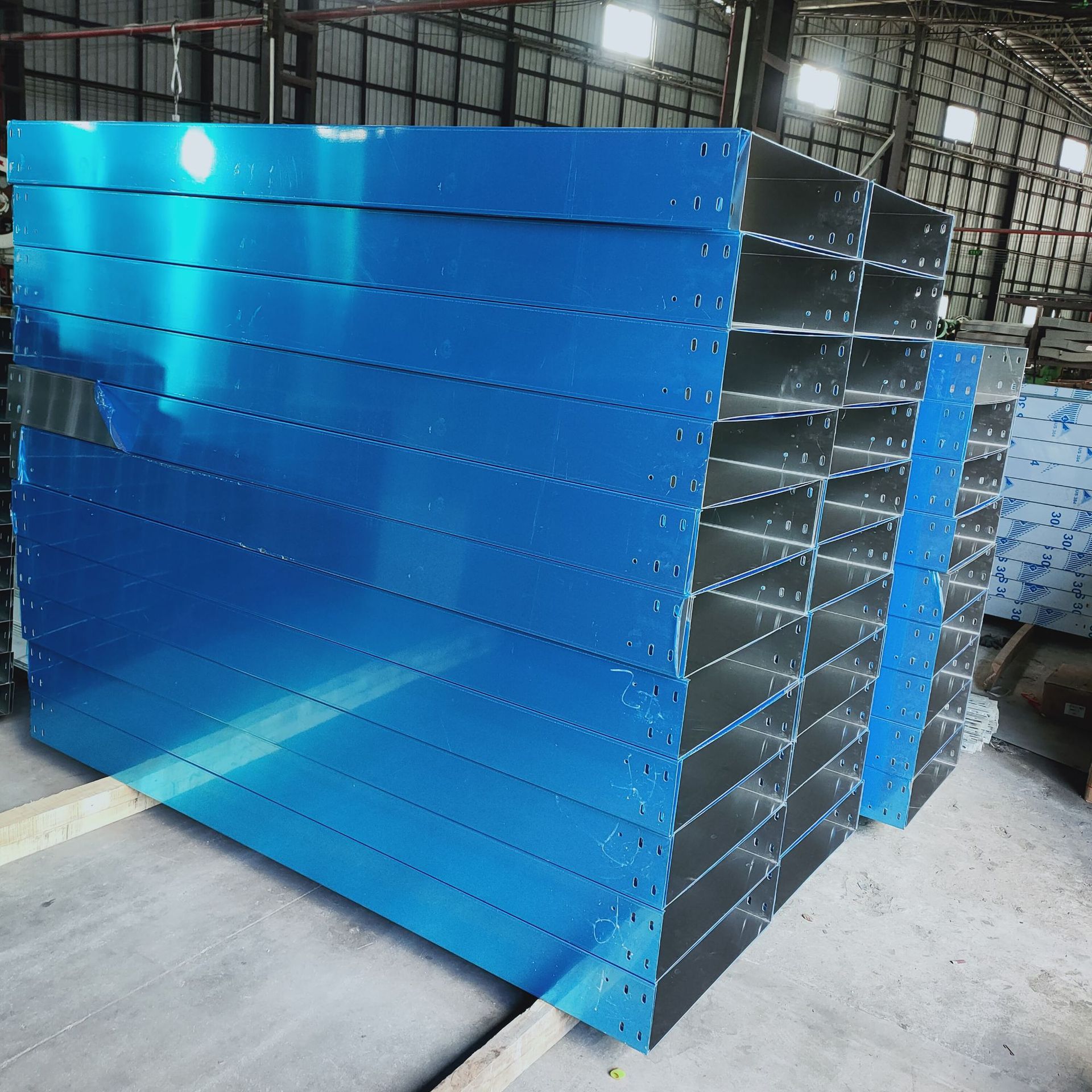 厂家供应铝合金电缆桥架 可定制加工-规格齐全-保质保量-可开专票