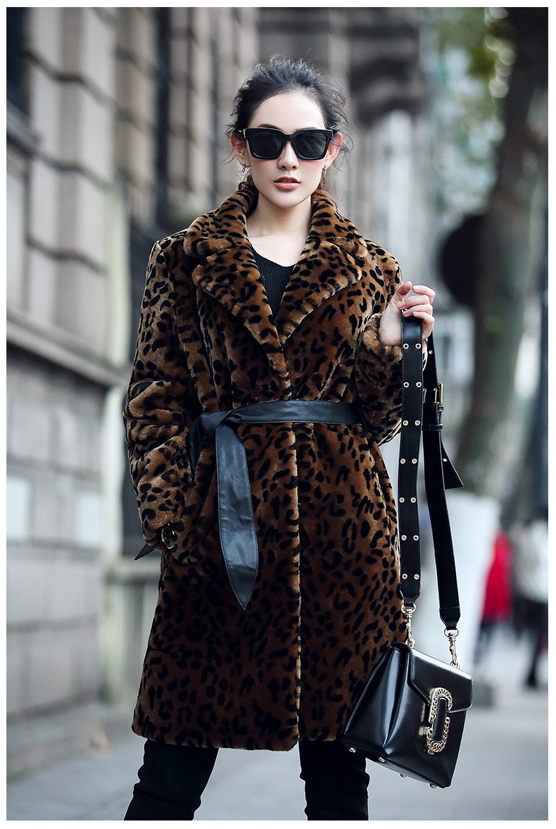 欧洲站豹纹皮草外套2020冬装新款羊剪绒皮毛一体女中长款大衣