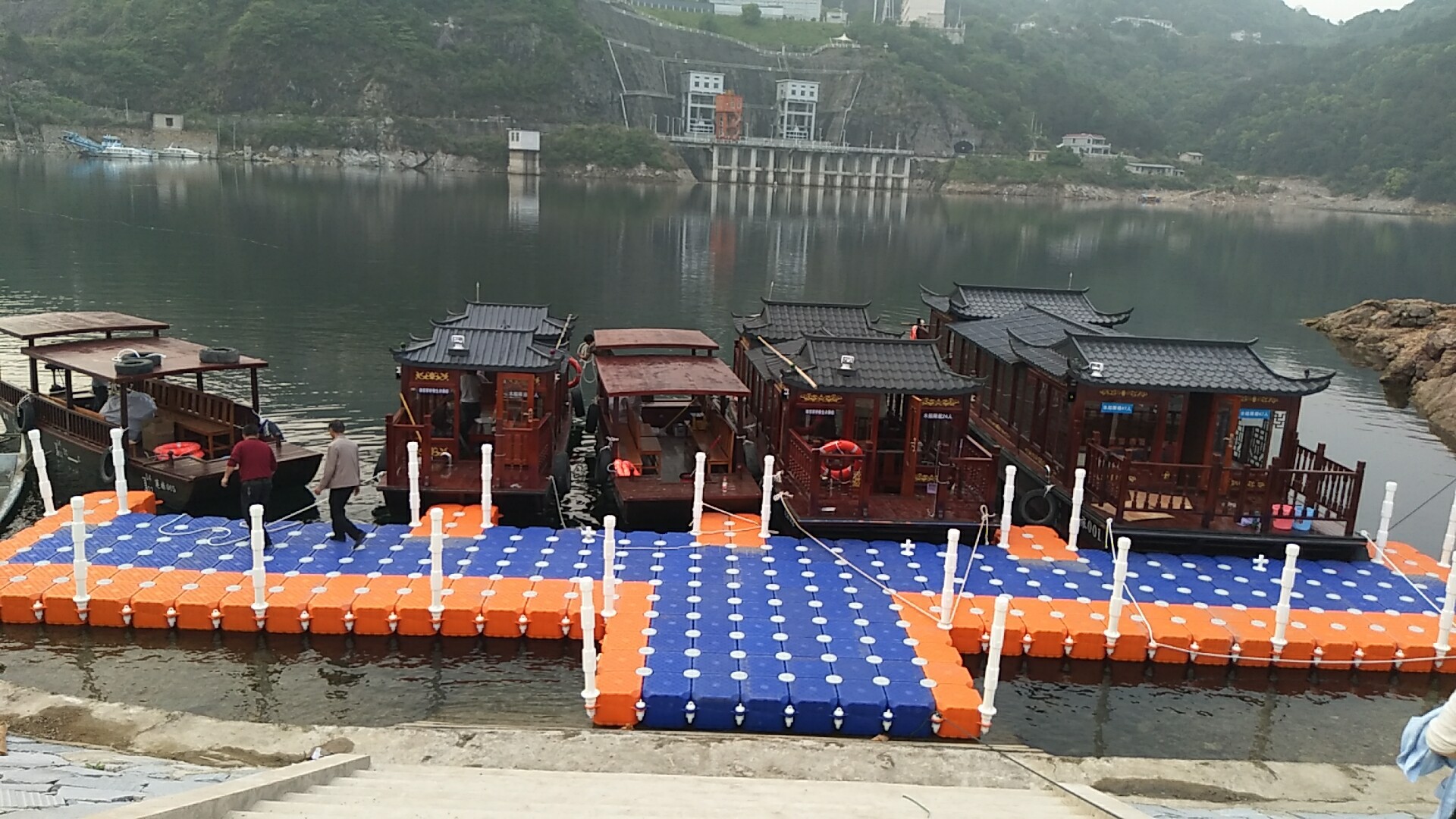 浮筒 水上塑料浮筒移动码头 钓鱼平台 龙舟赛道 游船浮桥码头