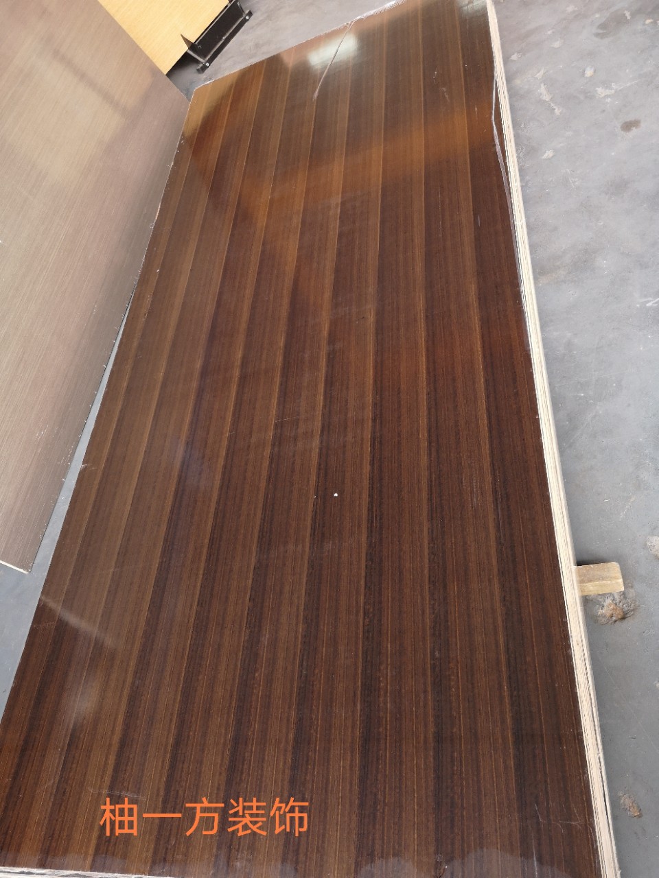【木饰面板】 uv免漆 轻烟熏(碳化)尤加利家具板墙板 涂装板厂家