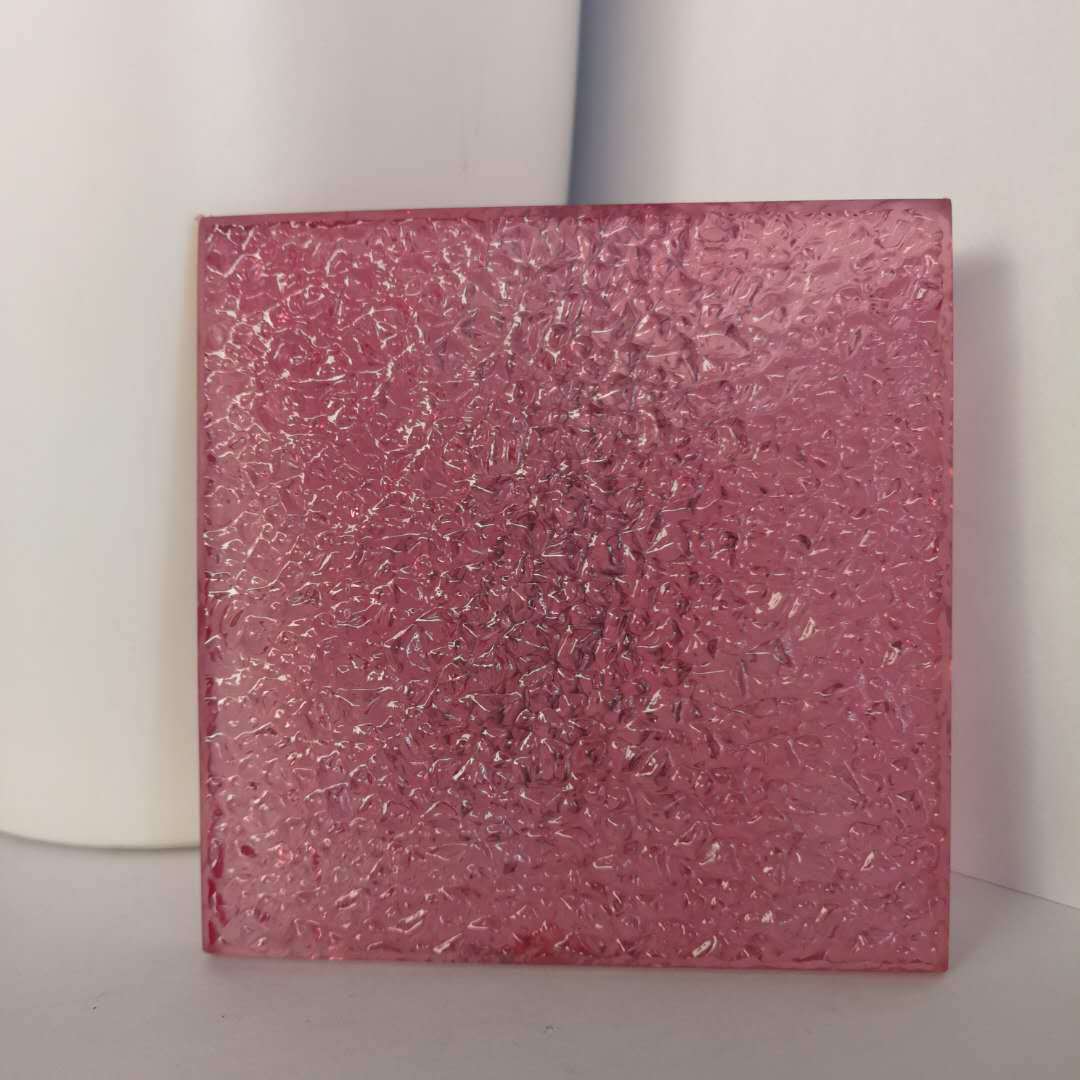 厂家供应艺术颗粒纹彩色玻璃 不褪色鱼鳞水波纹压花原片玻璃定制